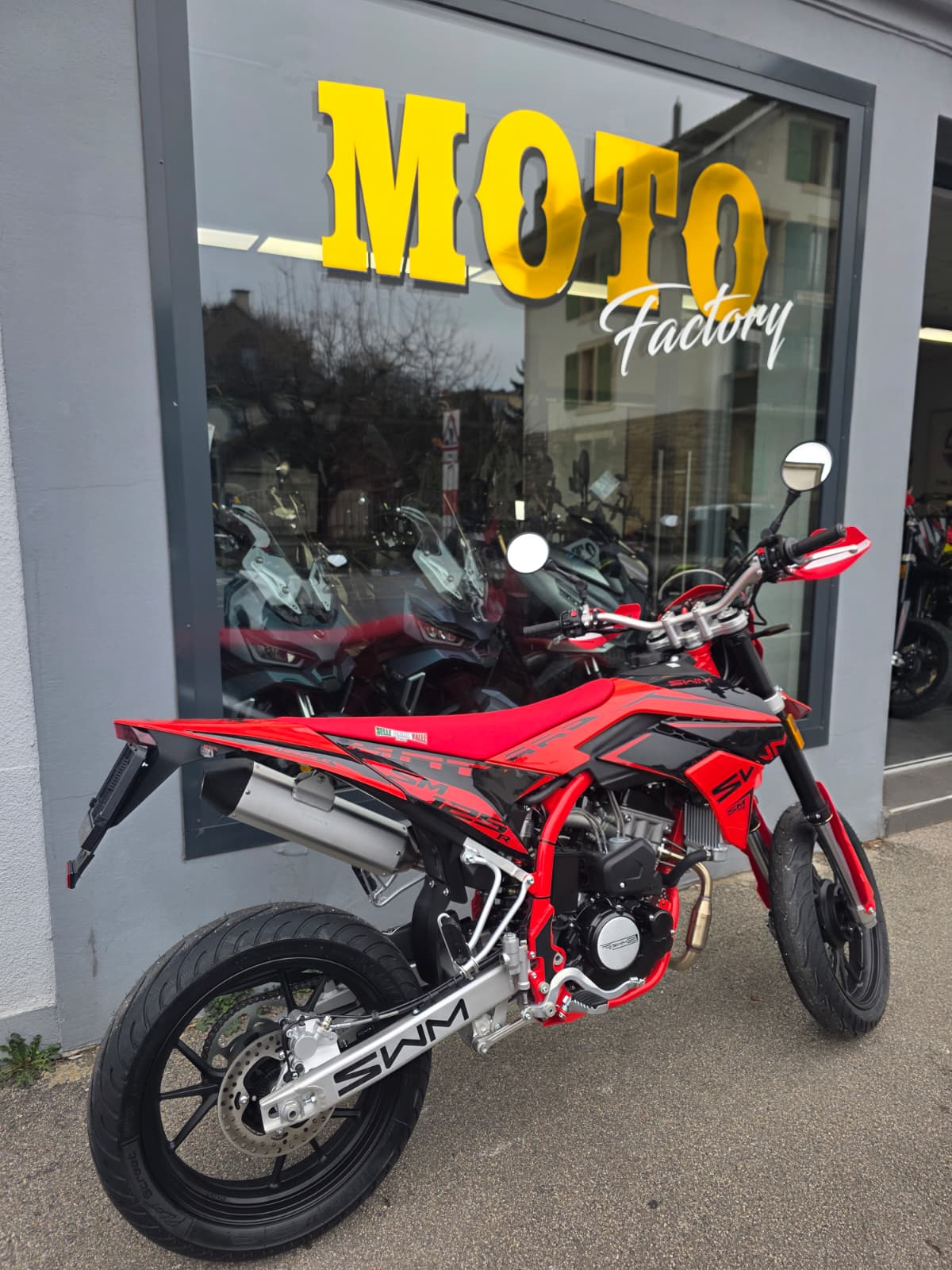 SWM SM 125 R MY25 SPECIAL-image-2