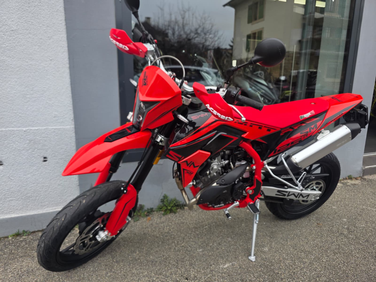 SWM SM 125 R MY25 SPECIAL-image-3