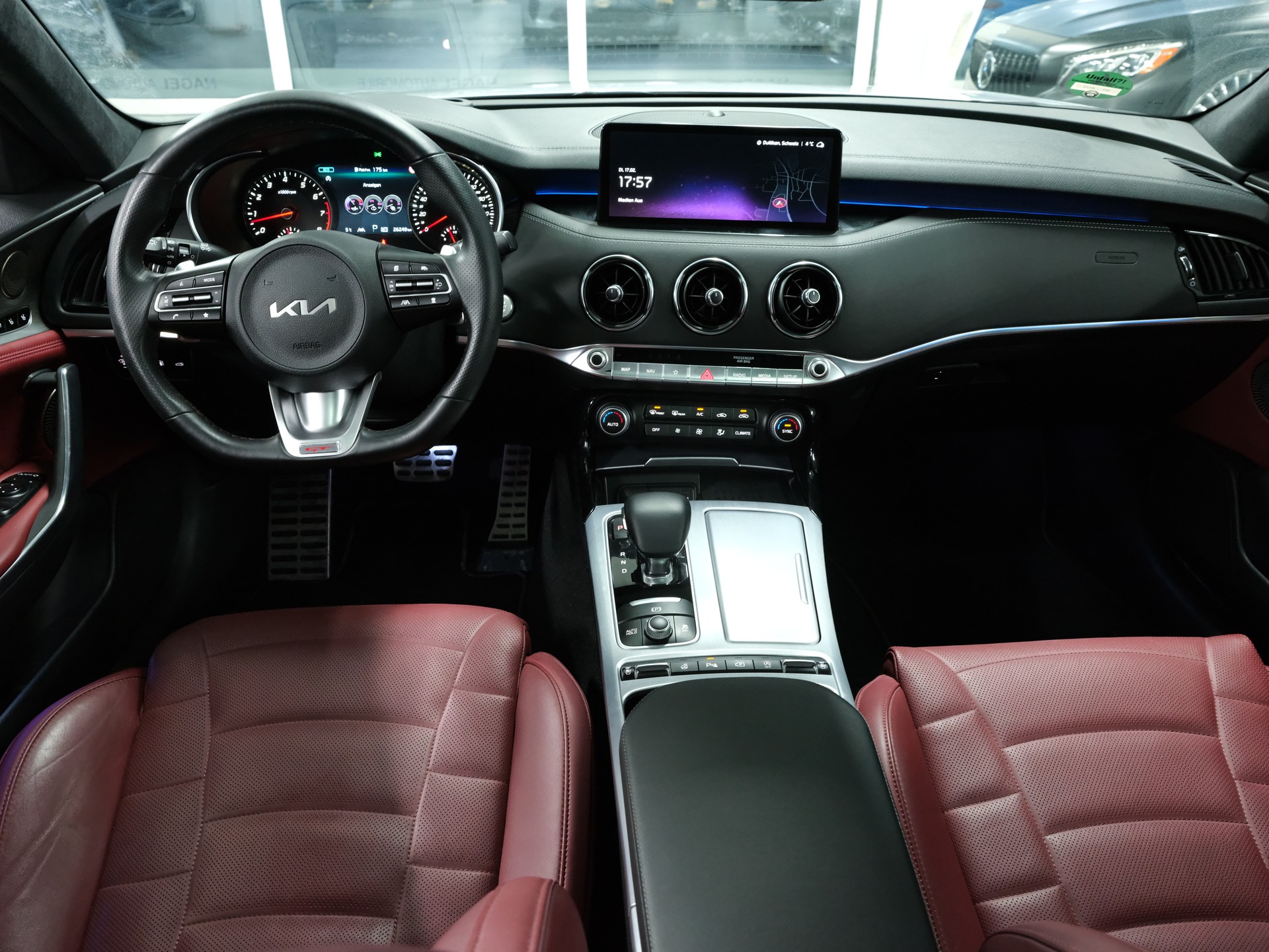 KIA Stinger 3.3 T-GDi GT Automat AWD-image-16
