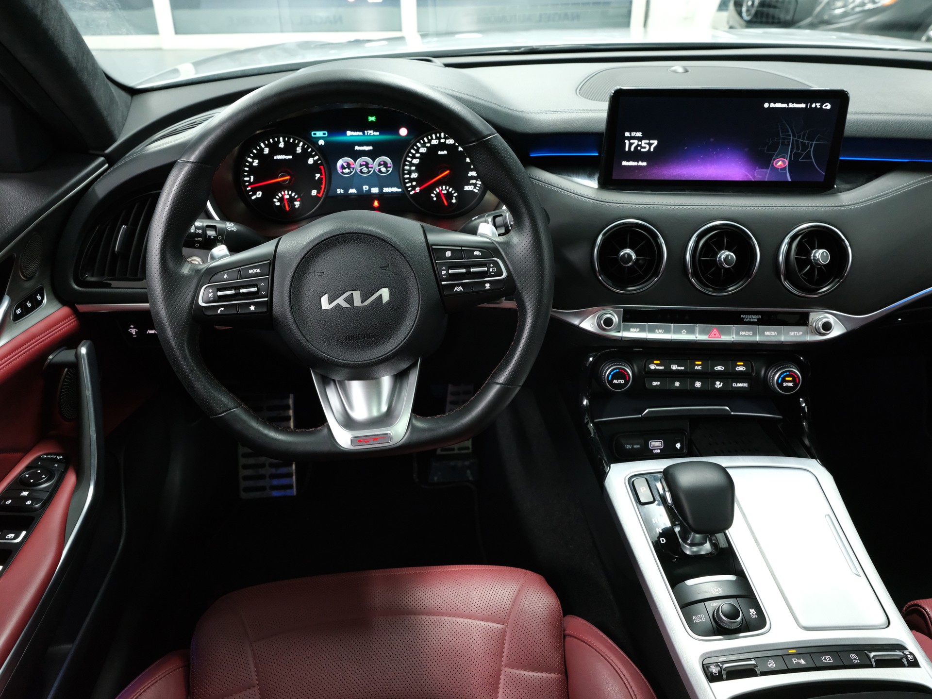 KIA Stinger 3.3 T-GDi GT Automat AWD-image-14