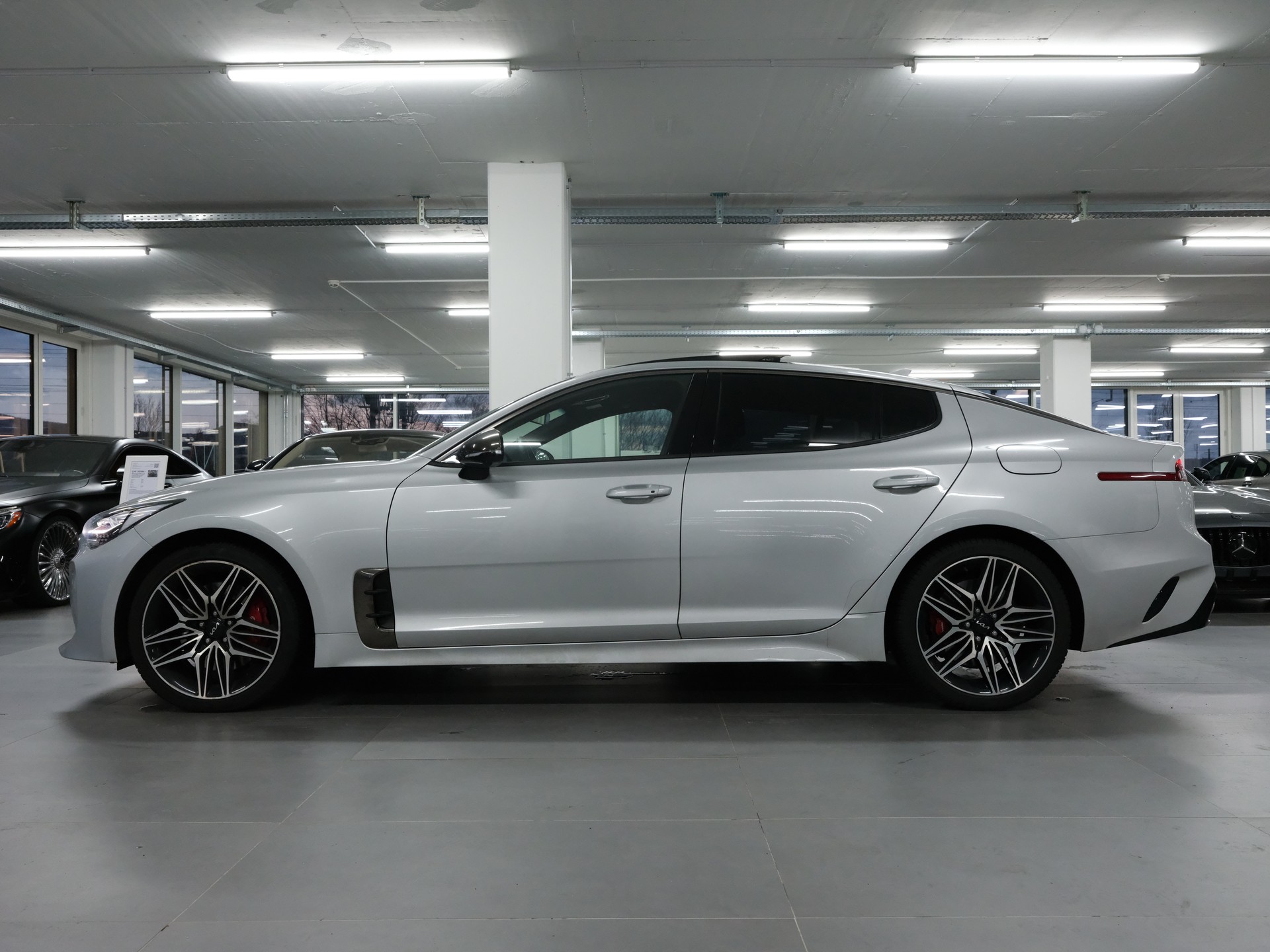 KIA Stinger 3.3 T-GDi GT Automat AWD-image-5
