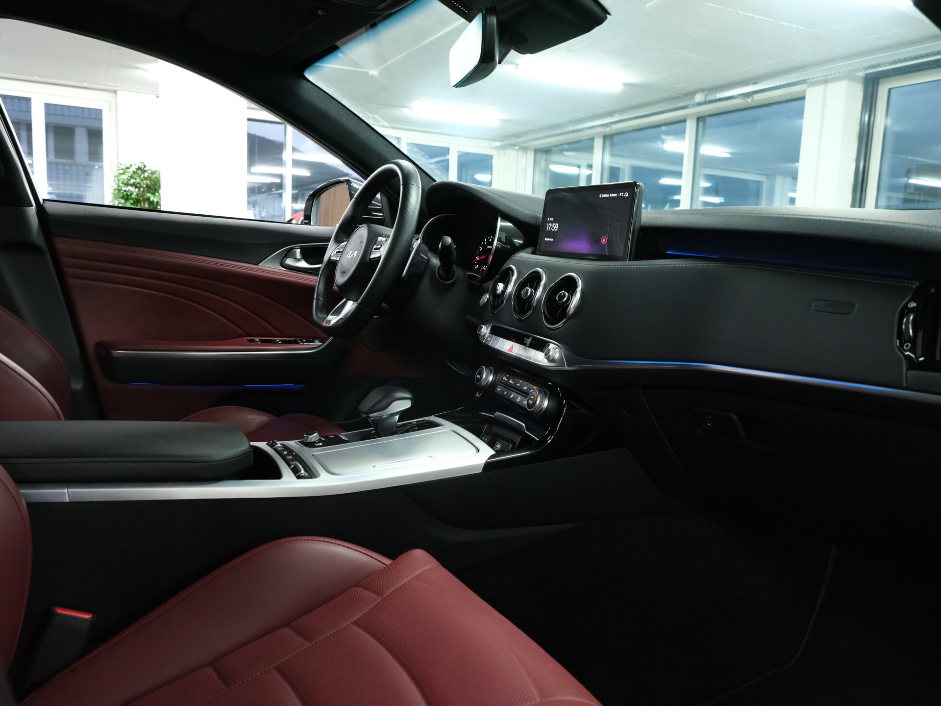 KIA Stinger 3.3 T-GDi GT Automat AWD-image-22