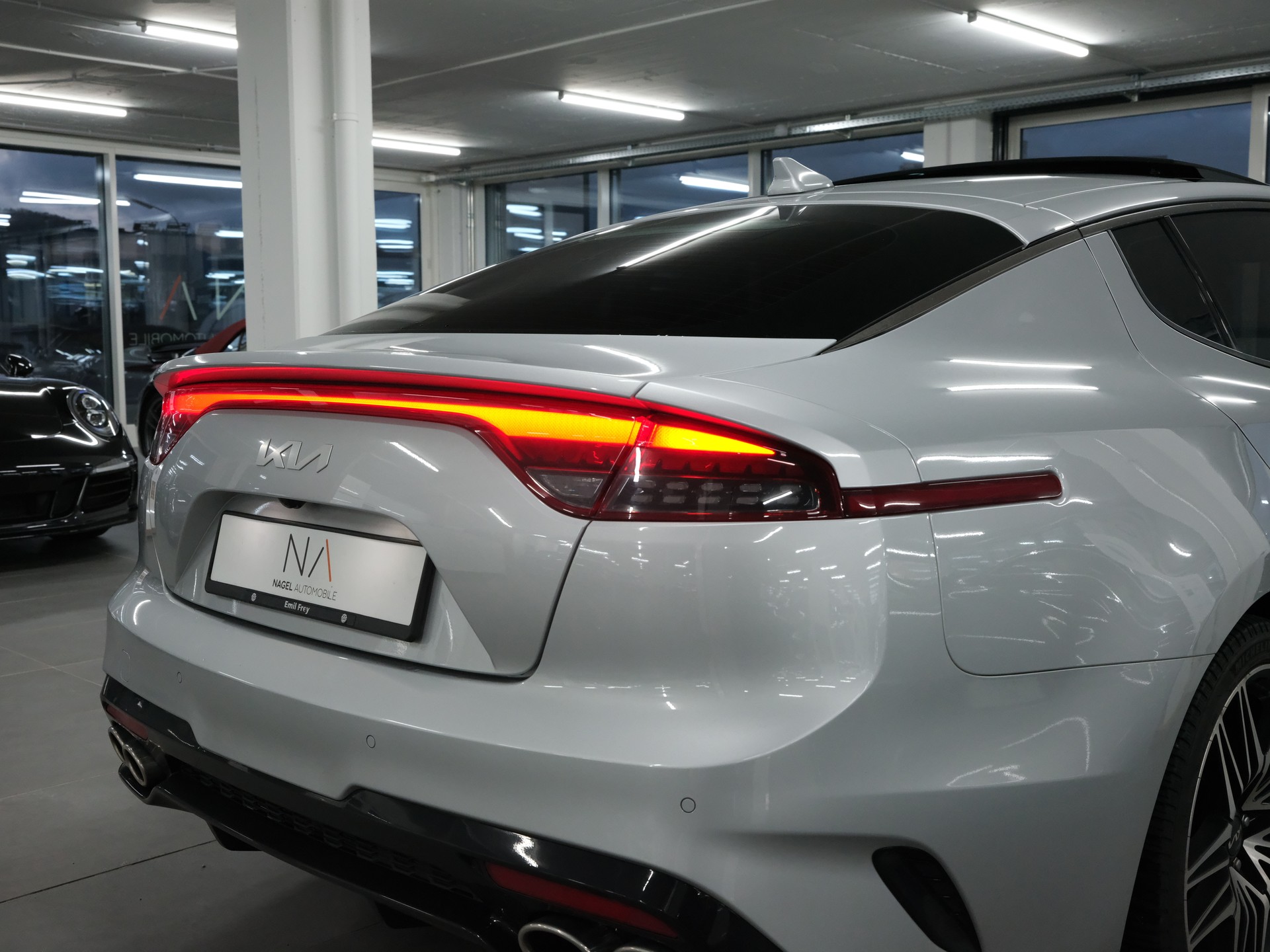 KIA Stinger 3.3 T-GDi GT Automat AWD-image-8