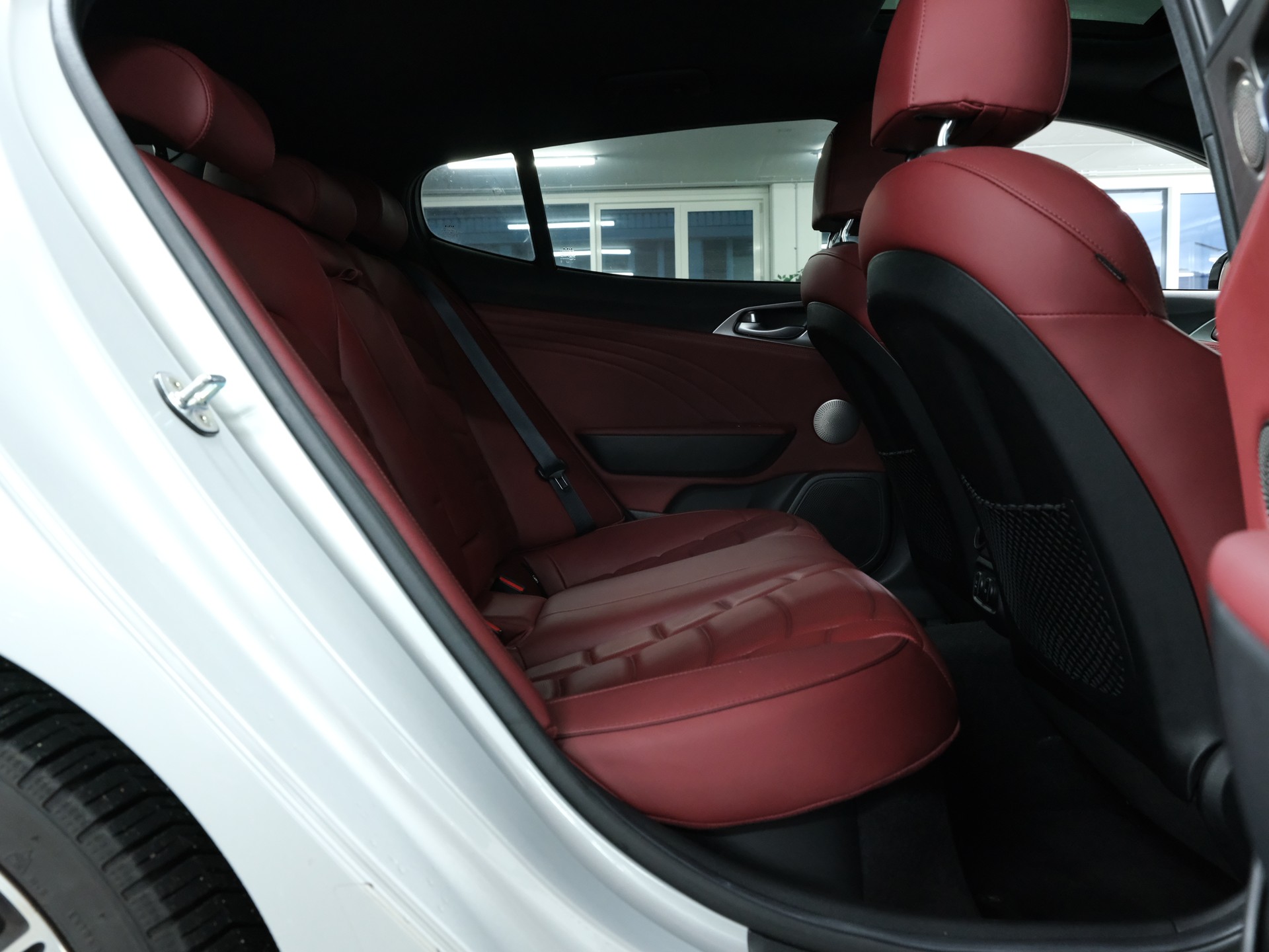 KIA Stinger 3.3 T-GDi GT Automat AWD-image-18