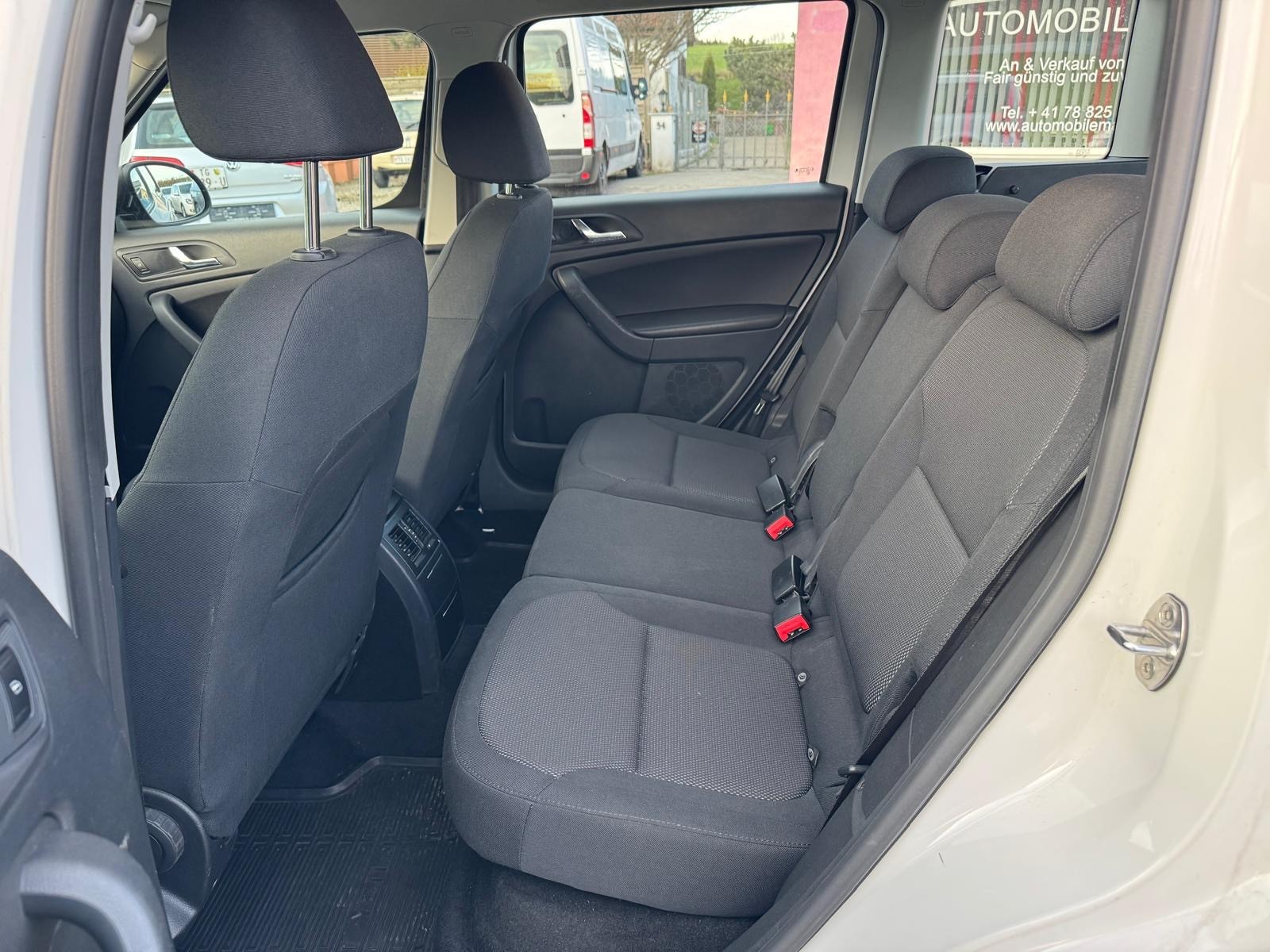 SKODA Yeti 2.0 TDI Active 4x4-image-11