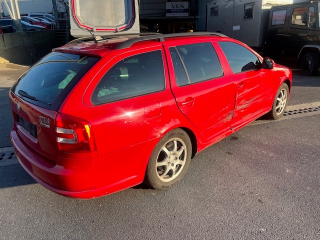 SKODA Octavia 2.0 TDI RS DSG-image-10