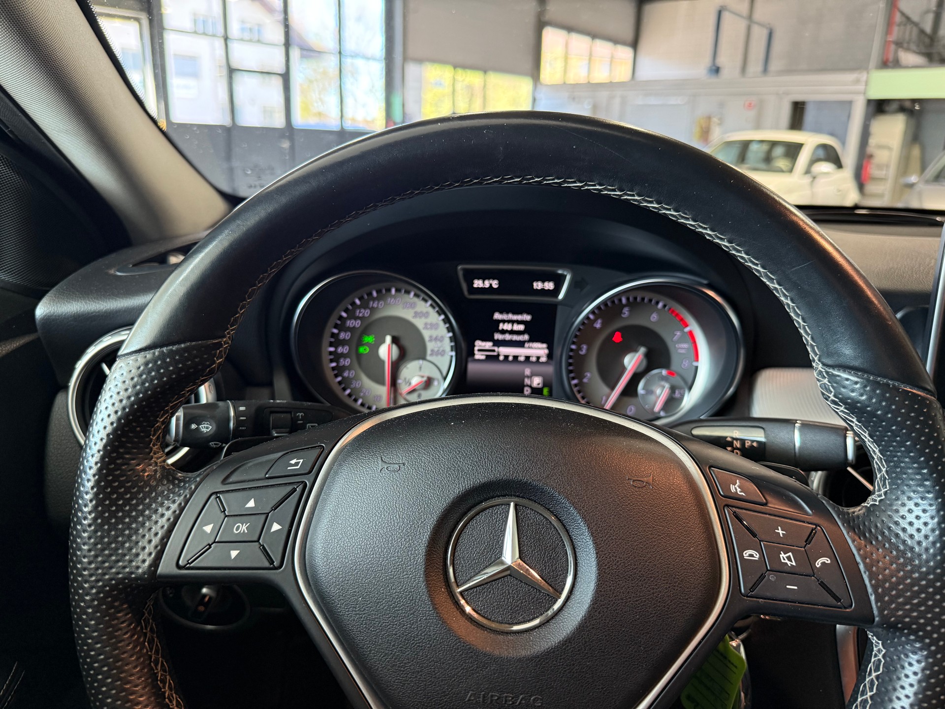 MERCEDES-BENZ GLA 200 Night Star 7G-DCT-image-11