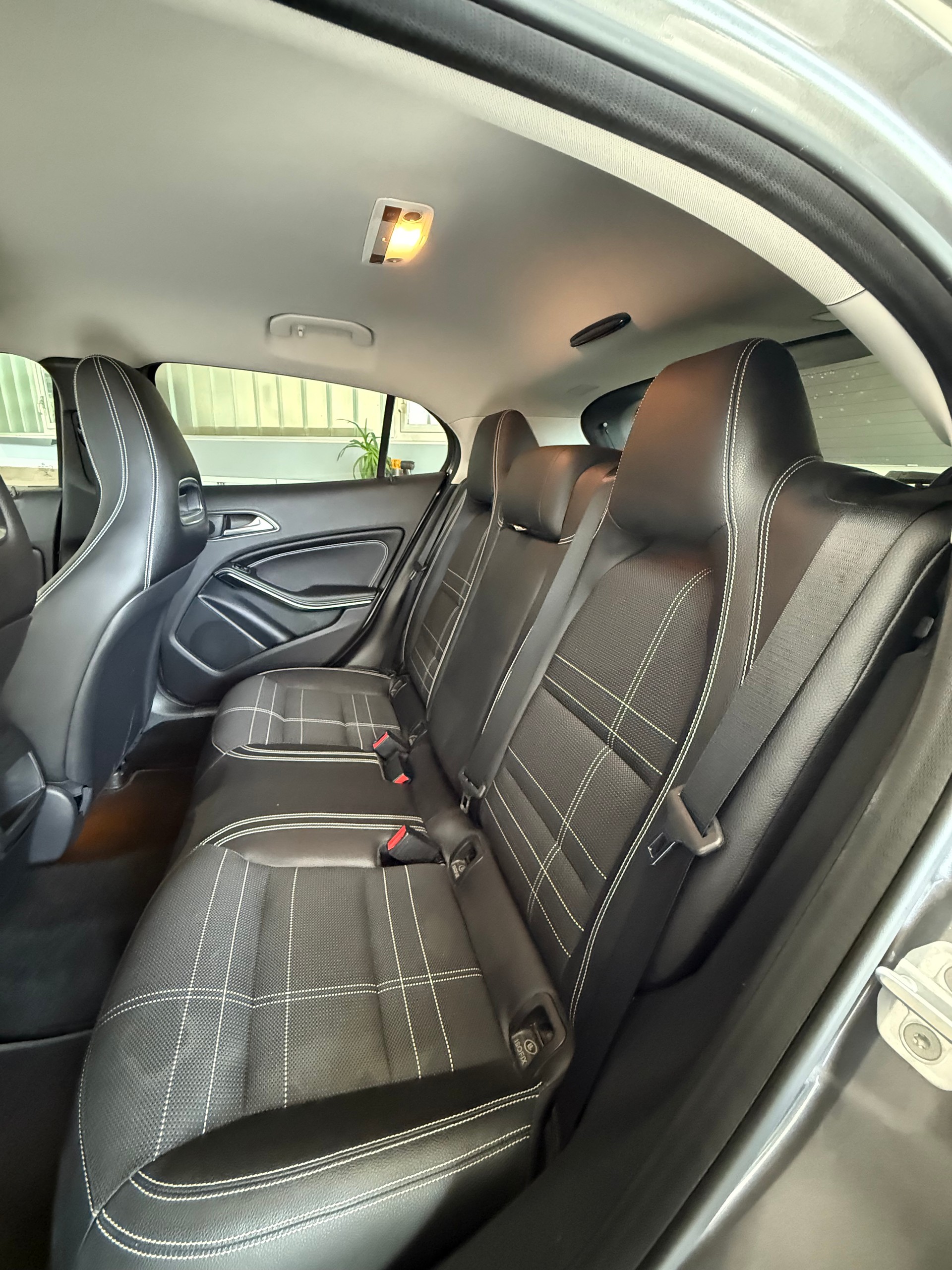 MERCEDES-BENZ GLA 200 Night Star 7G-DCT-image-6