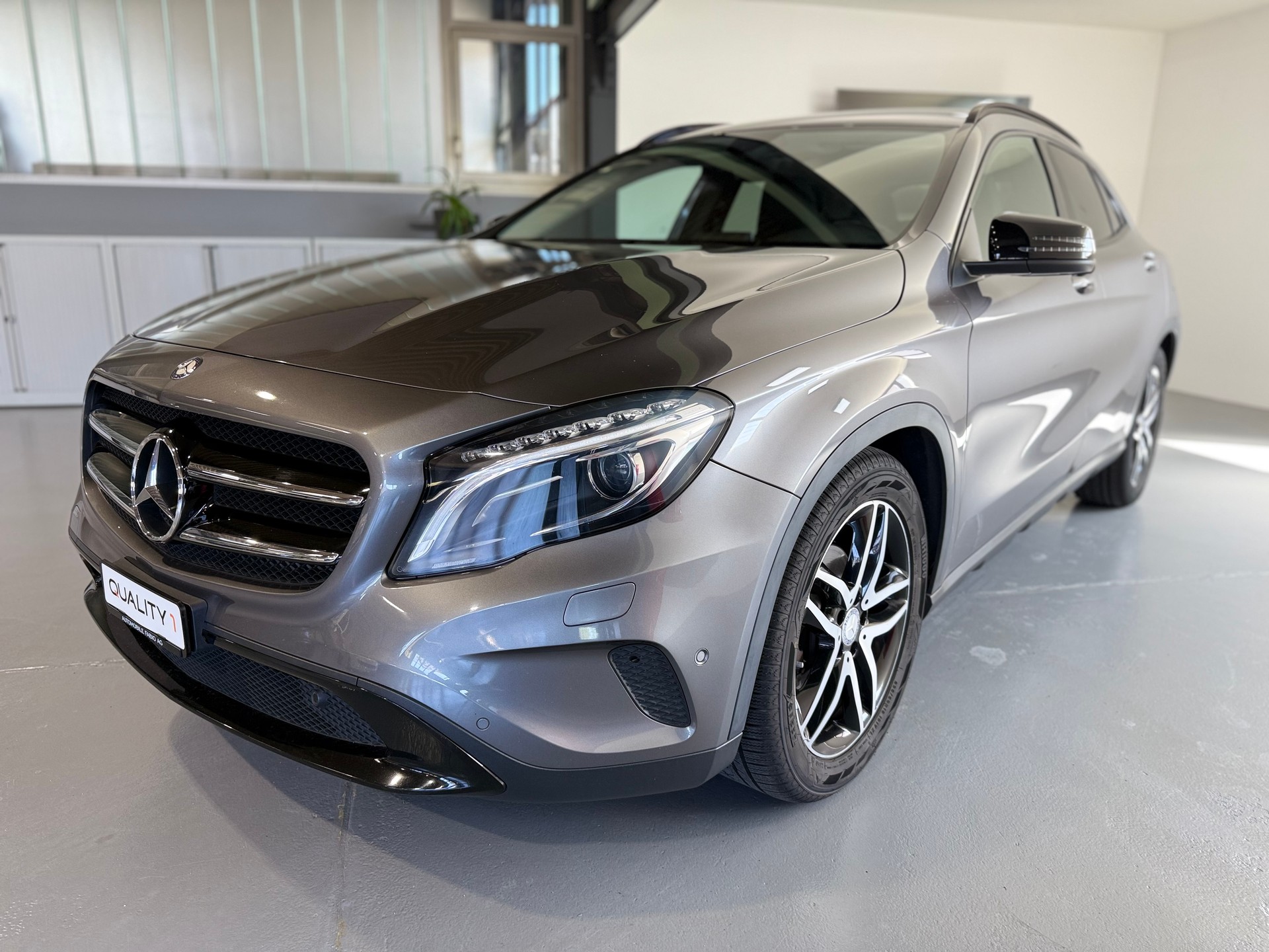 MERCEDES-BENZ GLA 200 Night Star 7G-DCT-image-2
