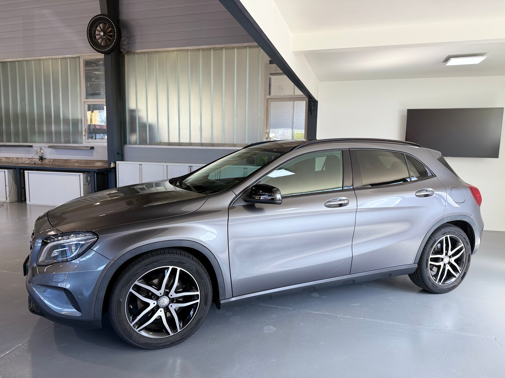 MERCEDES-BENZ GLA 200 Night Star 7G-DCT-image-3