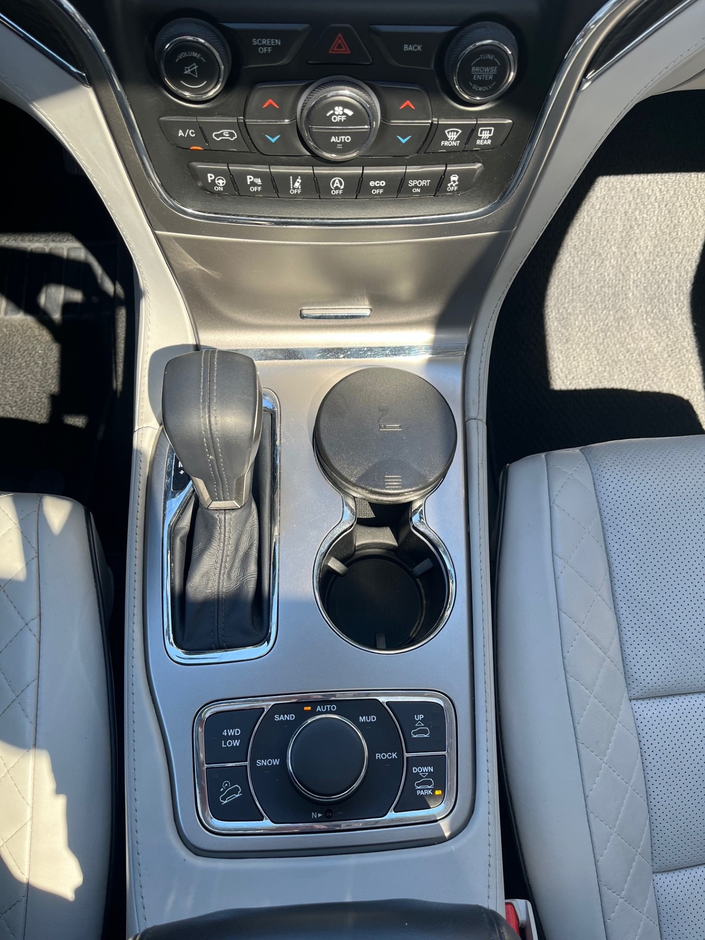 JEEP Grand Cherokee 3.0 CRD Summit Automatic-image-12