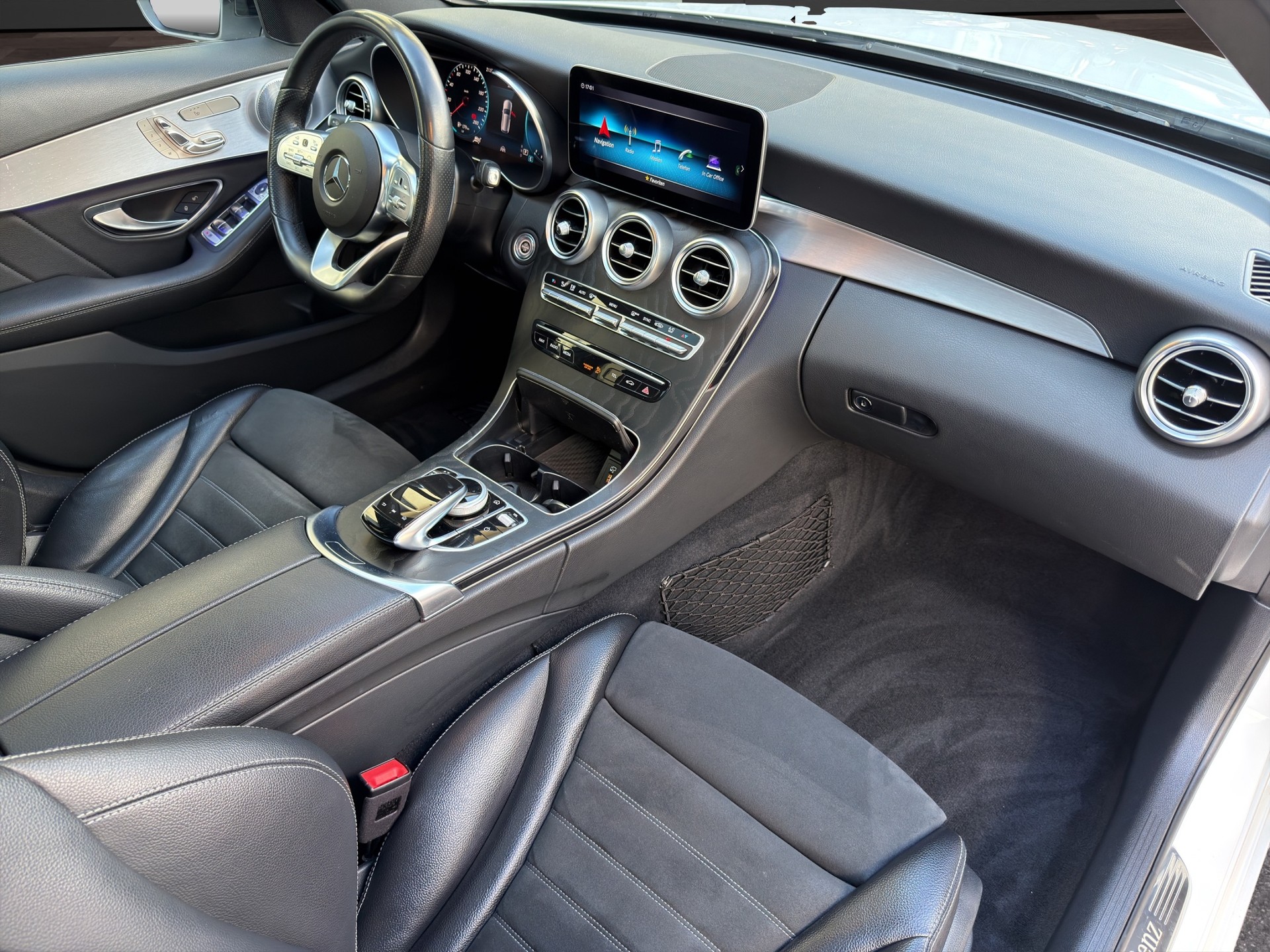 MERCEDES-BENZ C 200 Swiss Star AMG Line 4M 9G-Tronic-image-18