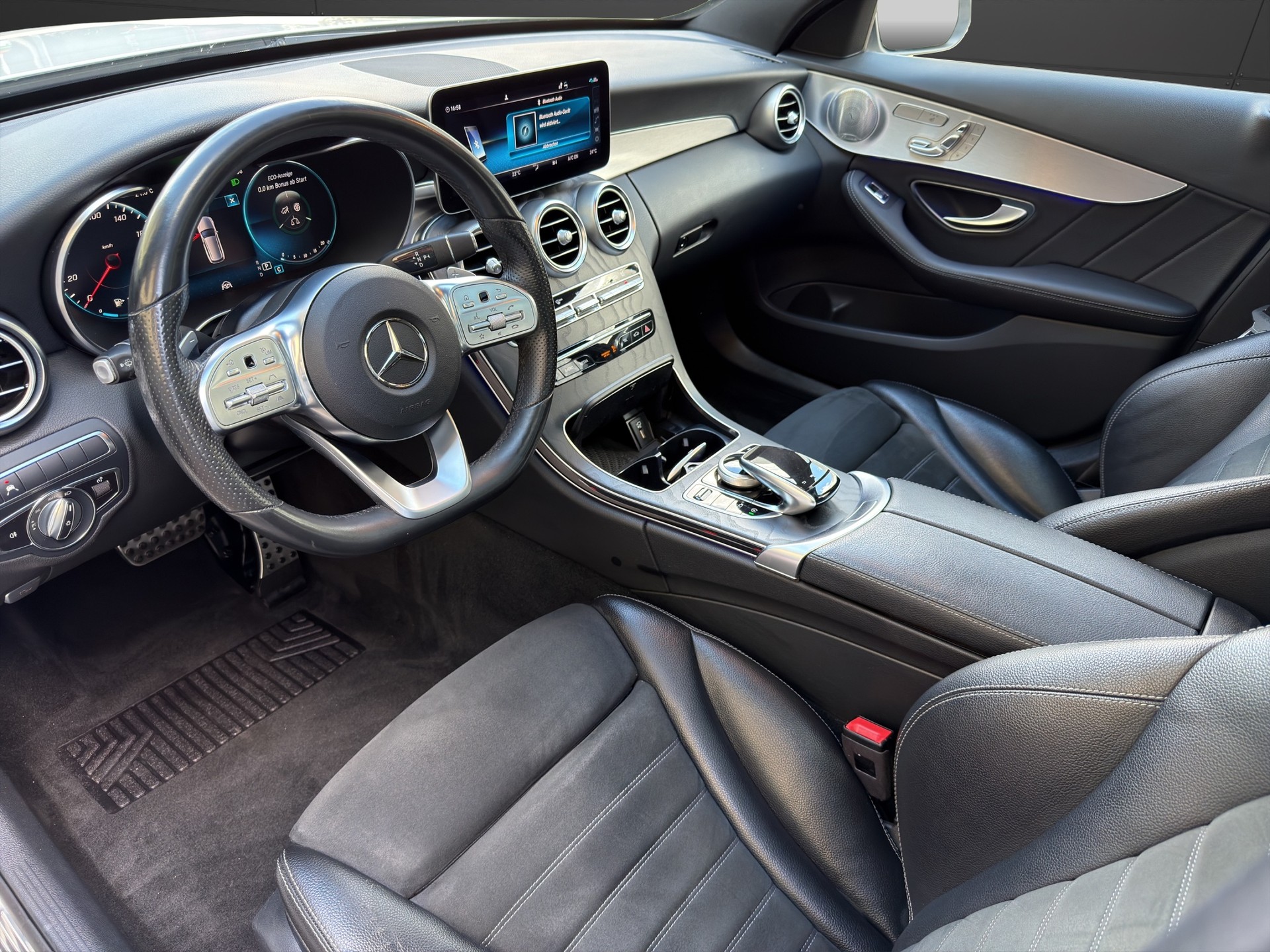 MERCEDES-BENZ C 200 Swiss Star AMG Line 4M 9G-Tronic-image-9