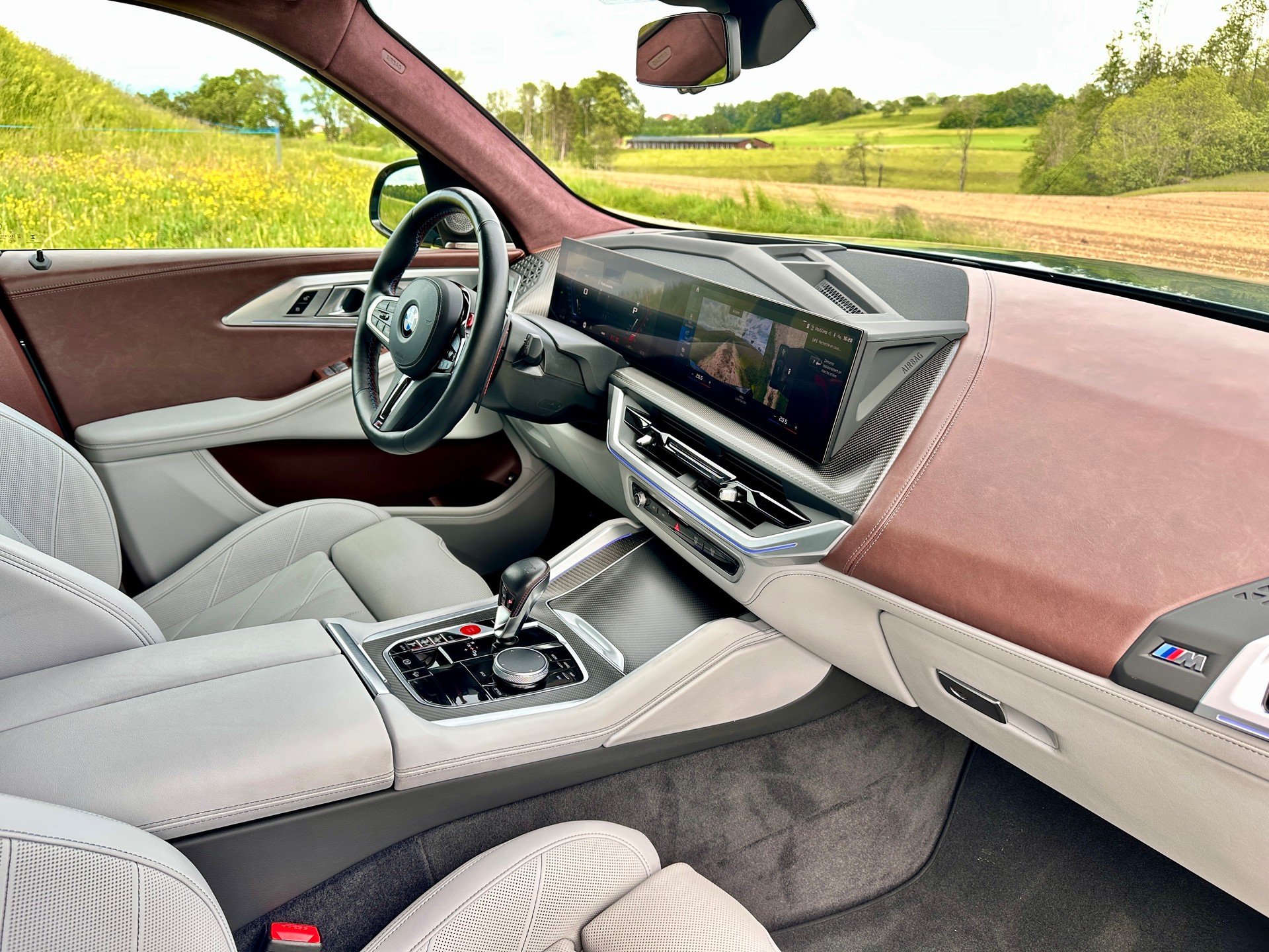 BMW XM xDrive PHEV Steptronic-image-11