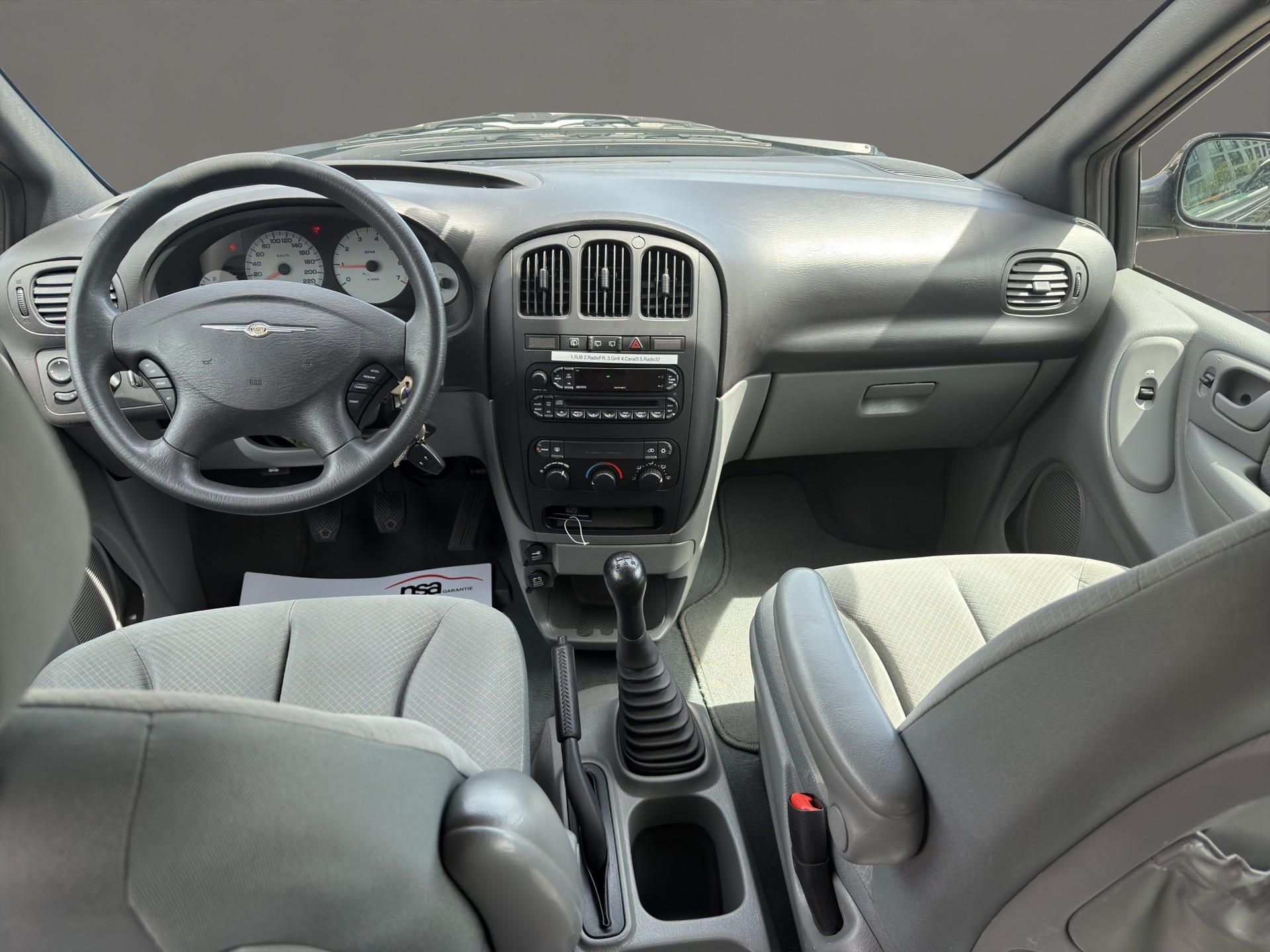 CHRYSLER Voyager 2.4 SE Swiss Edition-image-9