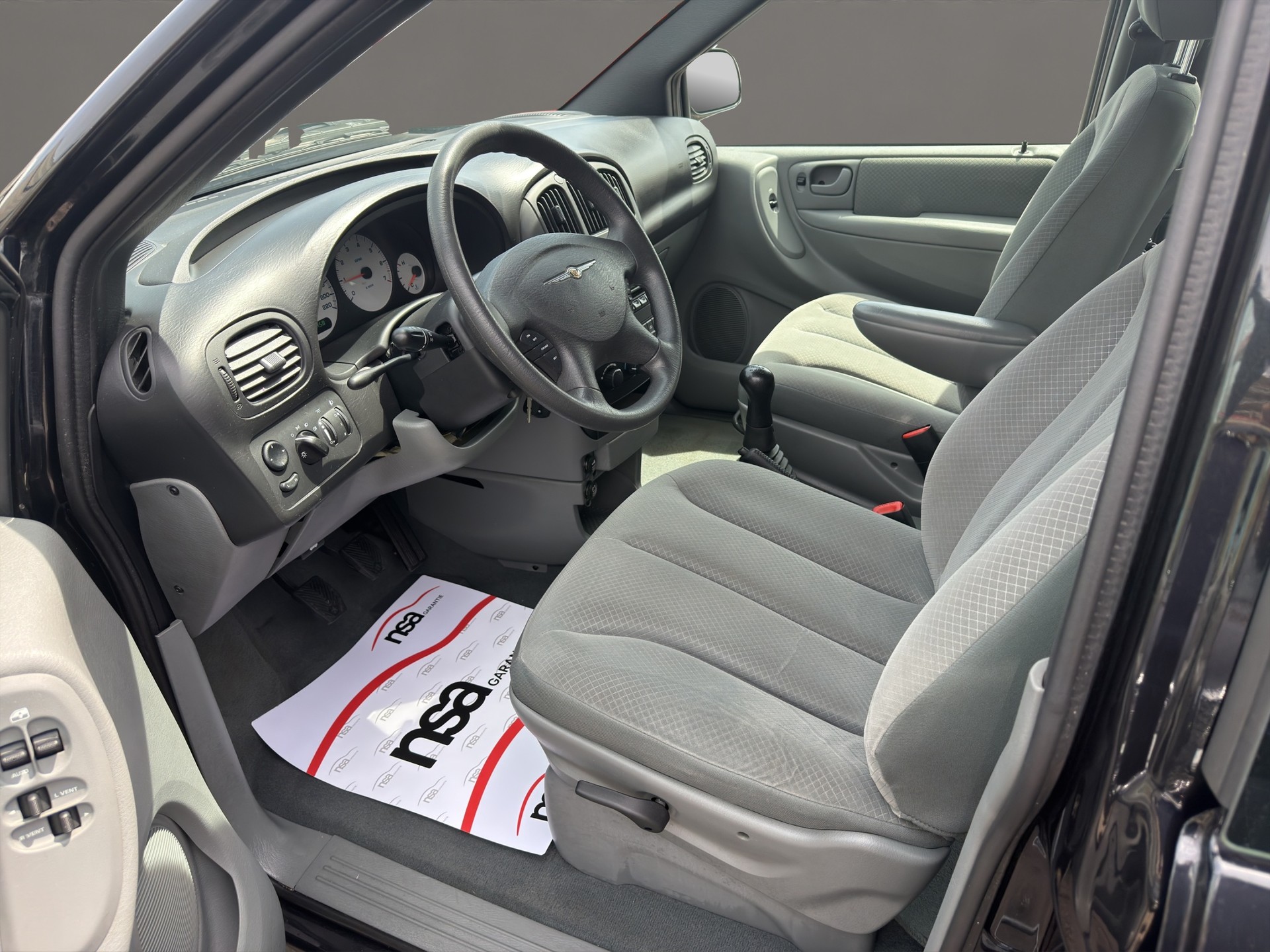 CHRYSLER Voyager 2.4 SE Swiss Edition-image-10