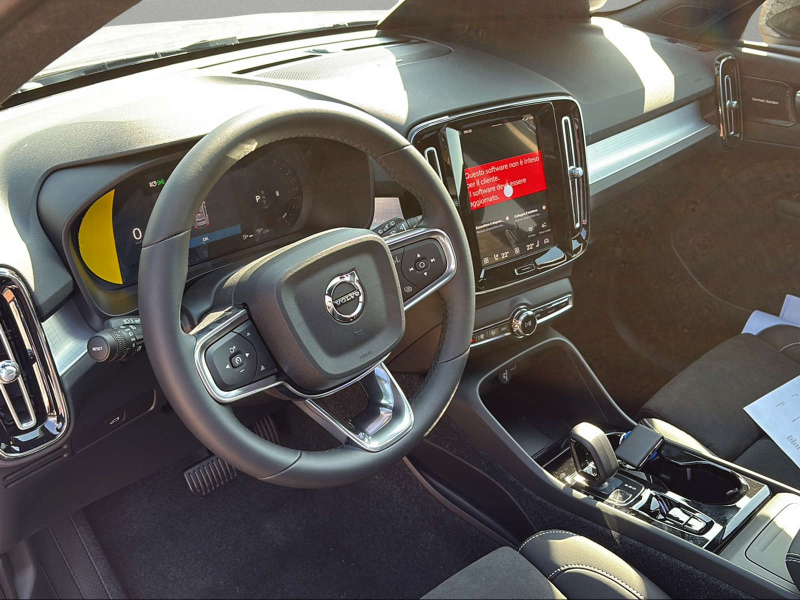 VOLVO XC40 B3 Benzin Mild Hybrid Plus Dark DCT-image-11