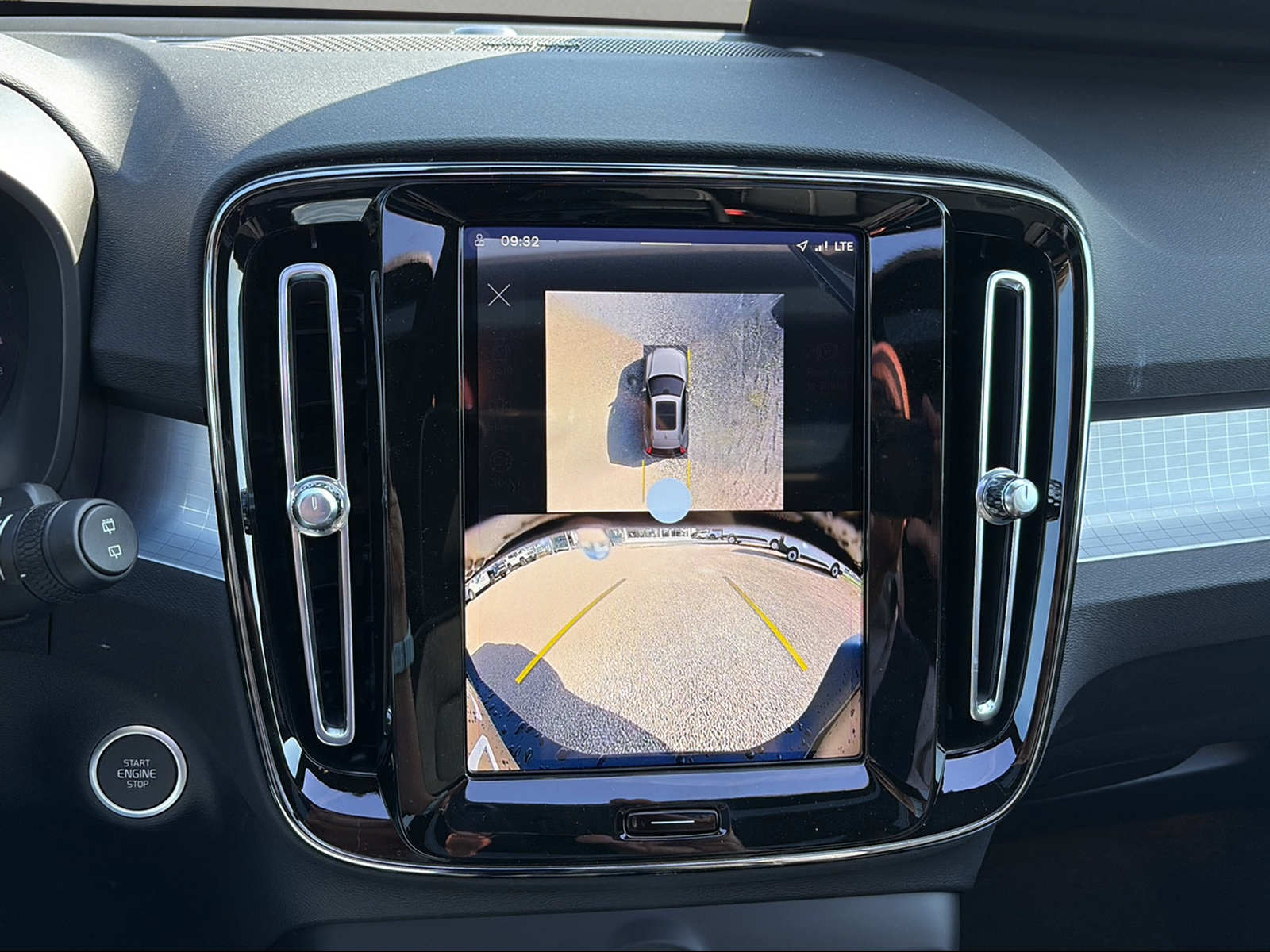 VOLVO XC40 B3 Benzin Mild Hybrid Plus Dark DCT-image-5