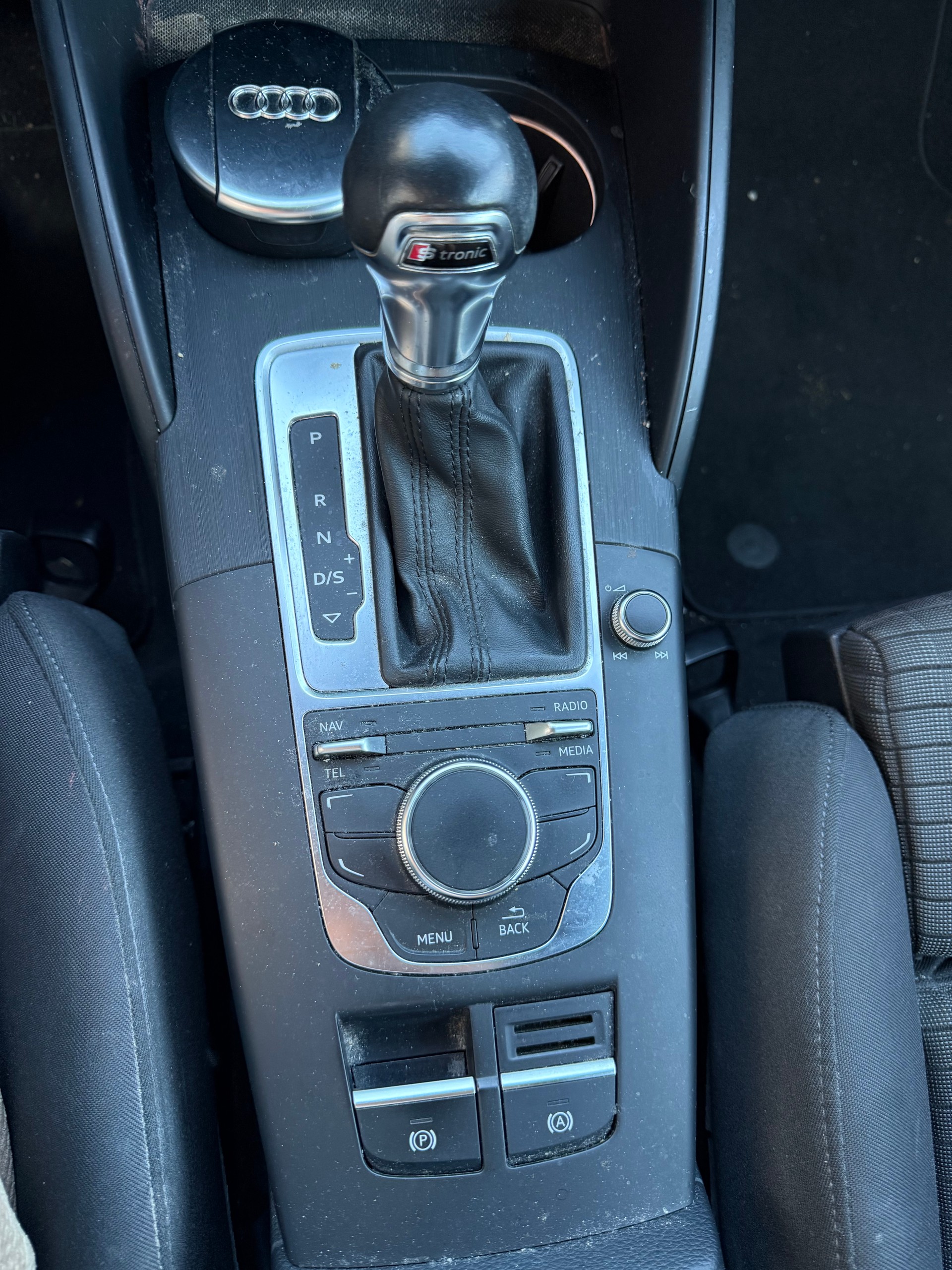 AUDI A3 2.0 TDI Ambition S-tronic-image-11