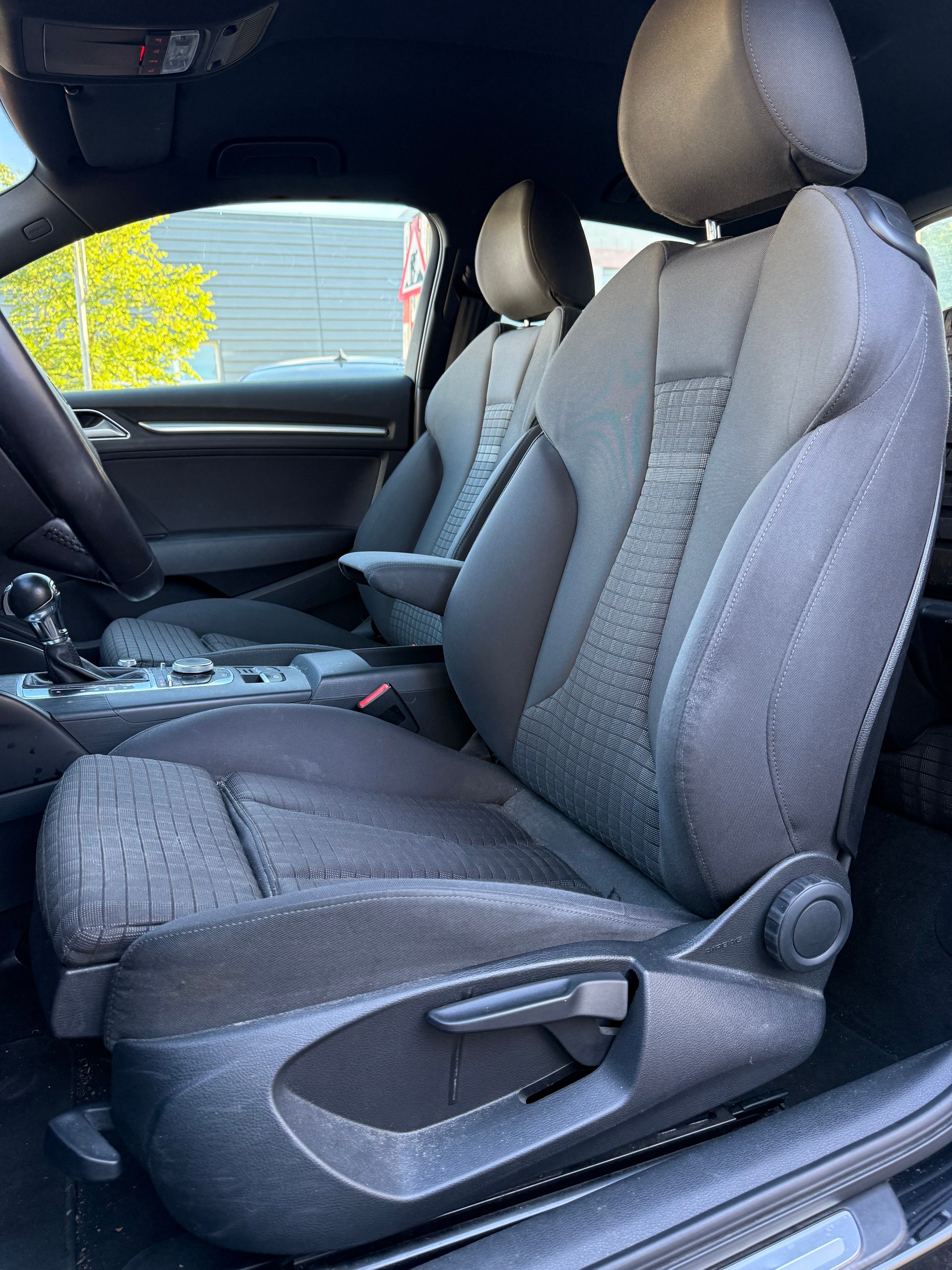 AUDI A3 2.0 TDI Ambition S-tronic-image-10
