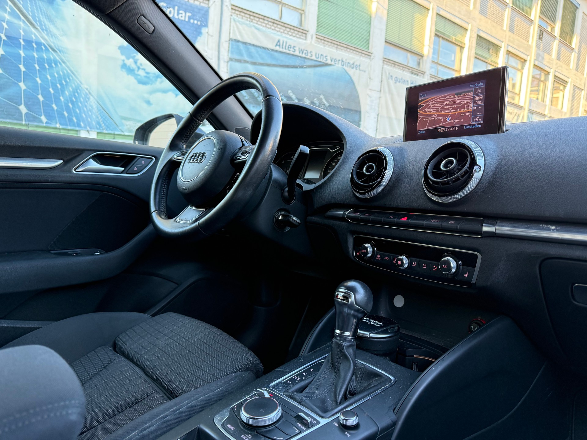 AUDI A3 2.0 TDI Ambition S-tronic-image-4