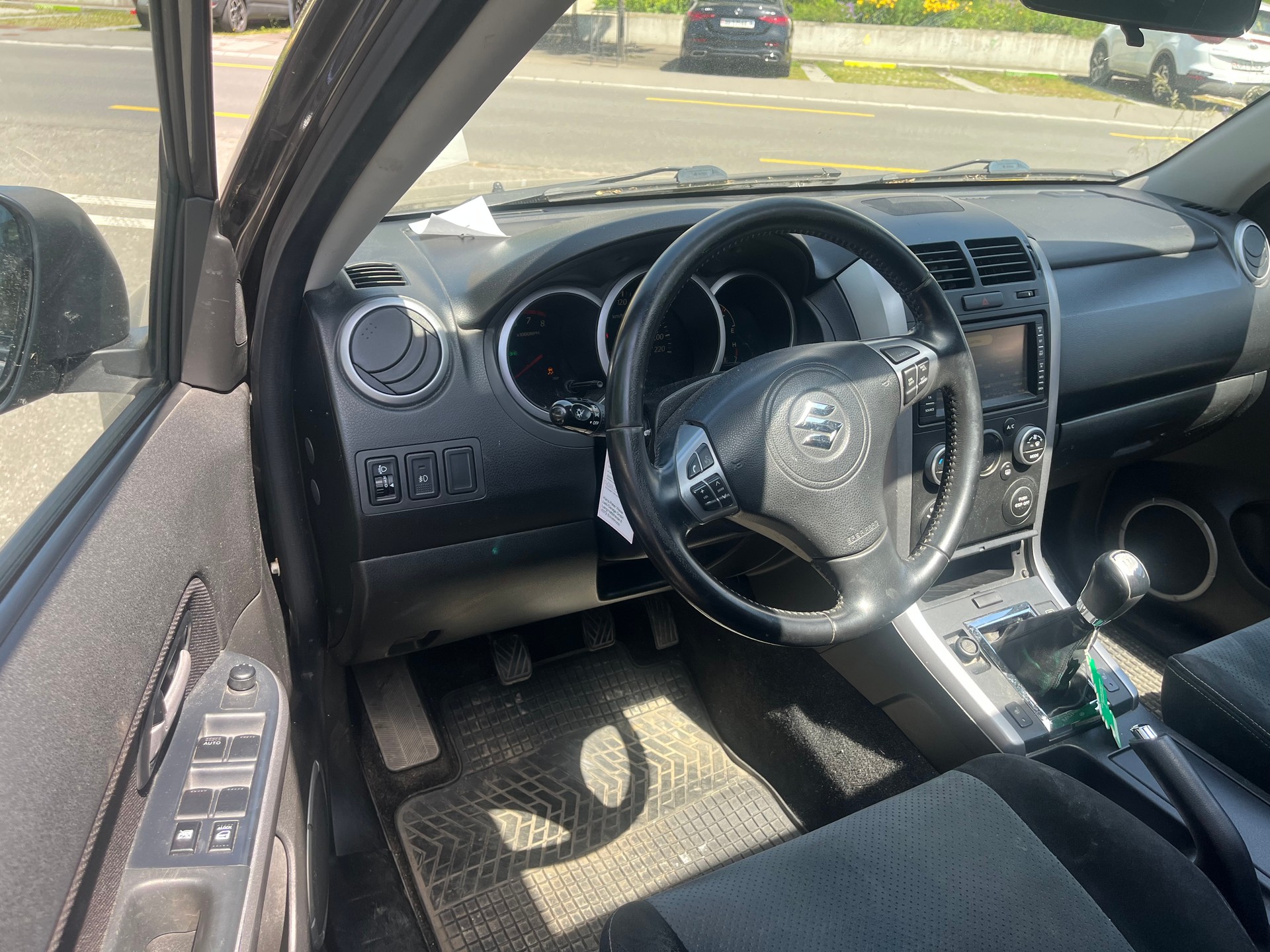 SUZUKI Grand Vitara 2.4 16V GL Top-image-8