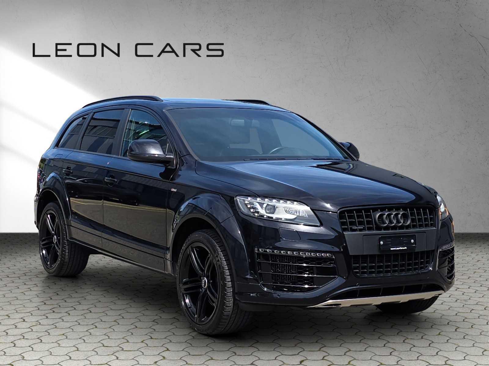 AUDI Q7 3.0 TDI S-Line V12-Optik Quattro TIPTRONIC 7-Sitzer mit AHK-showroom-element-2