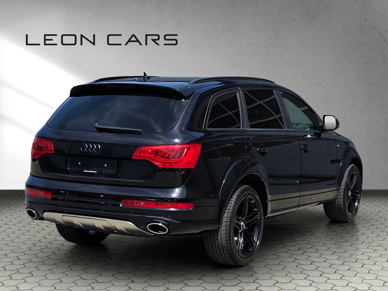 AUDI Q7 3.0 TDI S-Line V12-Optik Quattro TIPTRONIC 7-Sitzer mit AHK-image-4