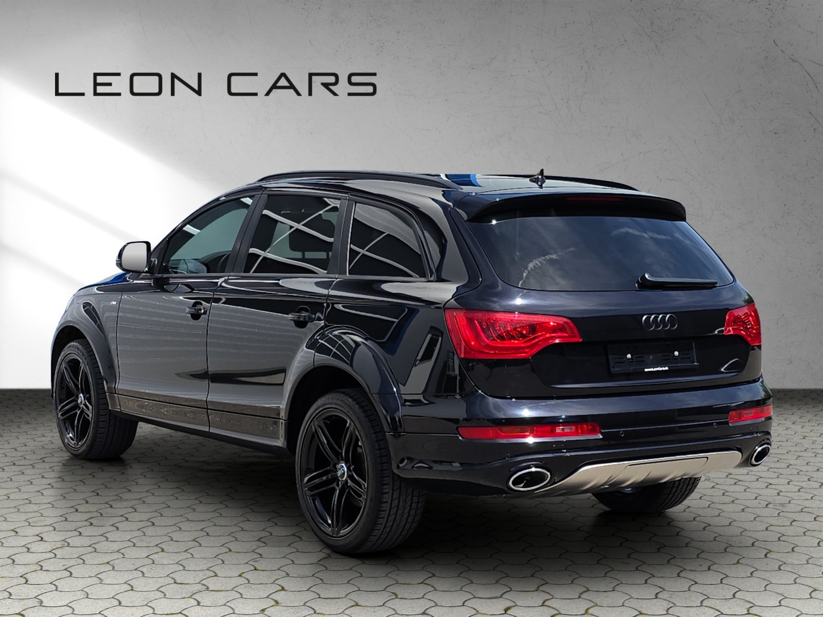 AUDI Q7 3.0 TDI S-Line V12-Optik Quattro TIPTRONIC 7-Sitzer mit AHK-image-6