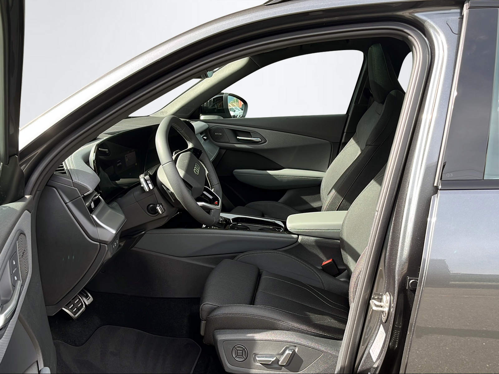 AUDI Q3 SUV TDI quattro 142 kW S t 2000ccm 193PS/142kW 4 Zylinder TDI Diesel-image-7