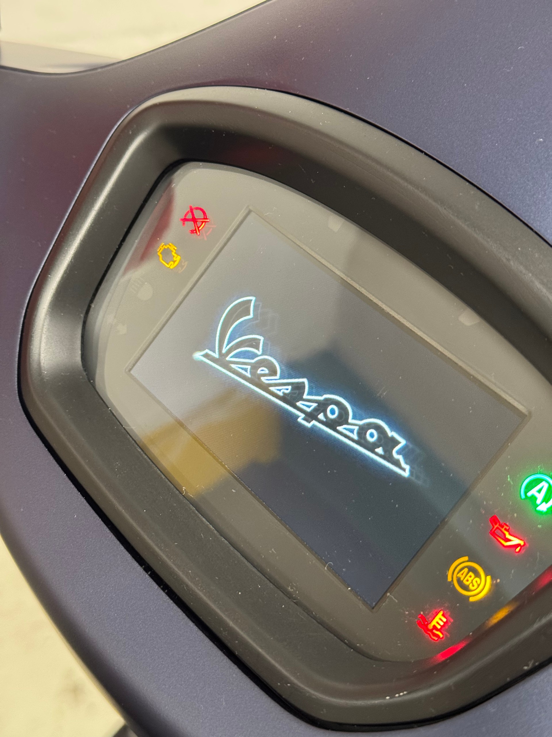 PIAGGIO Vespa GTS 125 Super Tech ABS-image-13