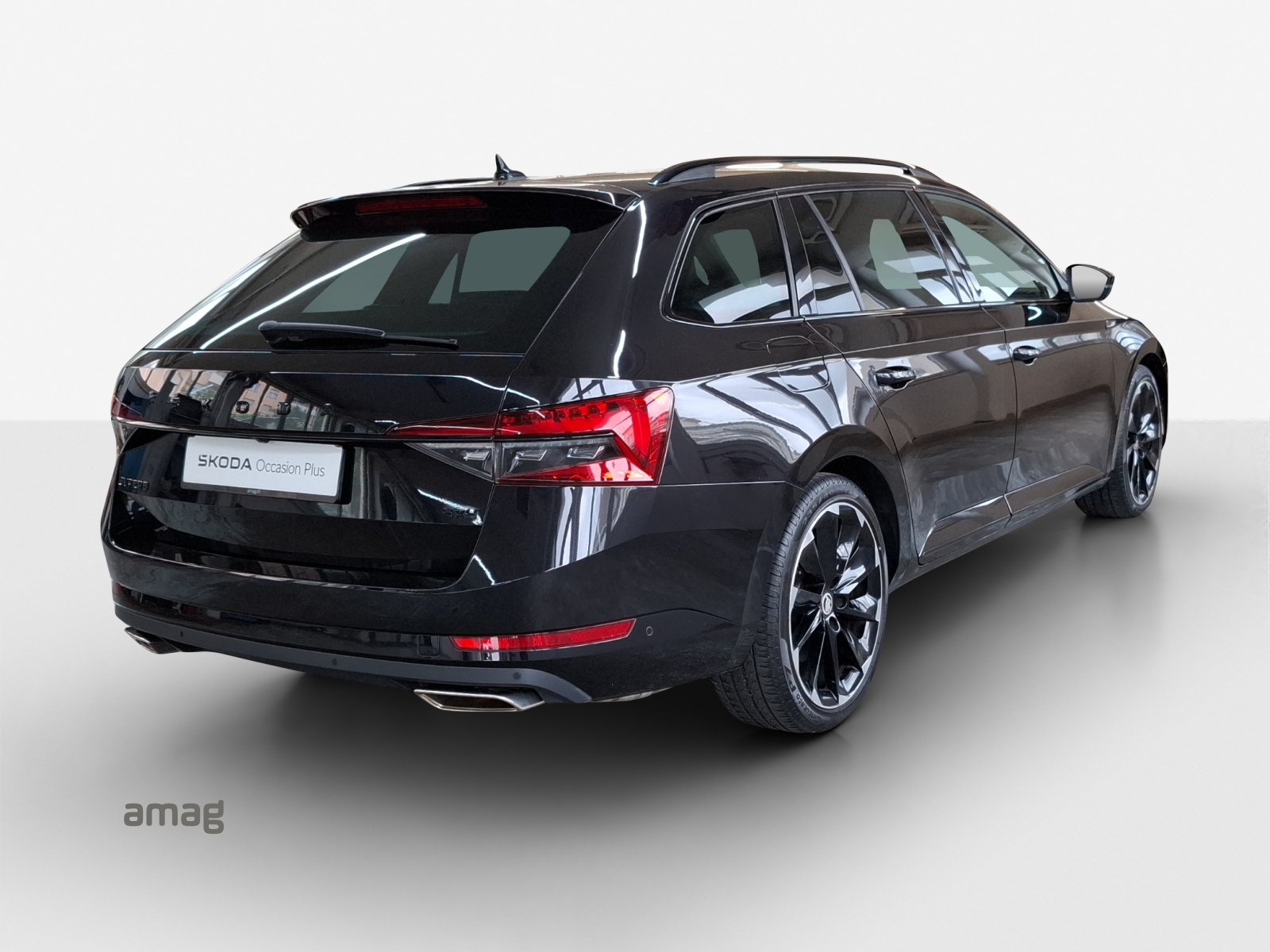 SKODA Superb Combi 2.0 TSI SportLine Light 4x4 DSG-image-4