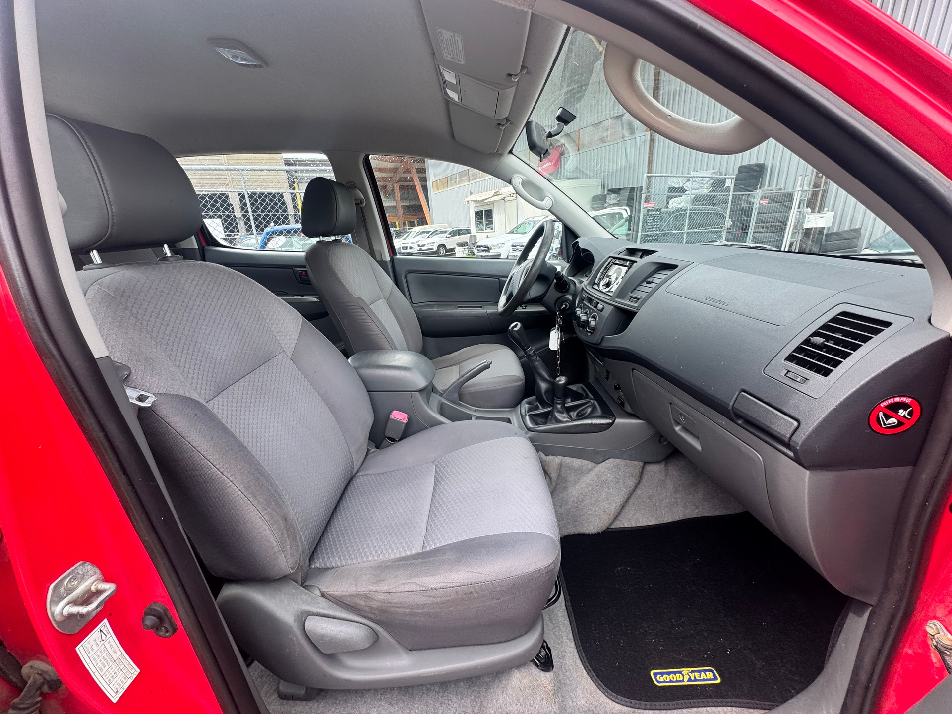 TOYOTA Hilux 2.5D 4WD Double Cab Luna-image-8