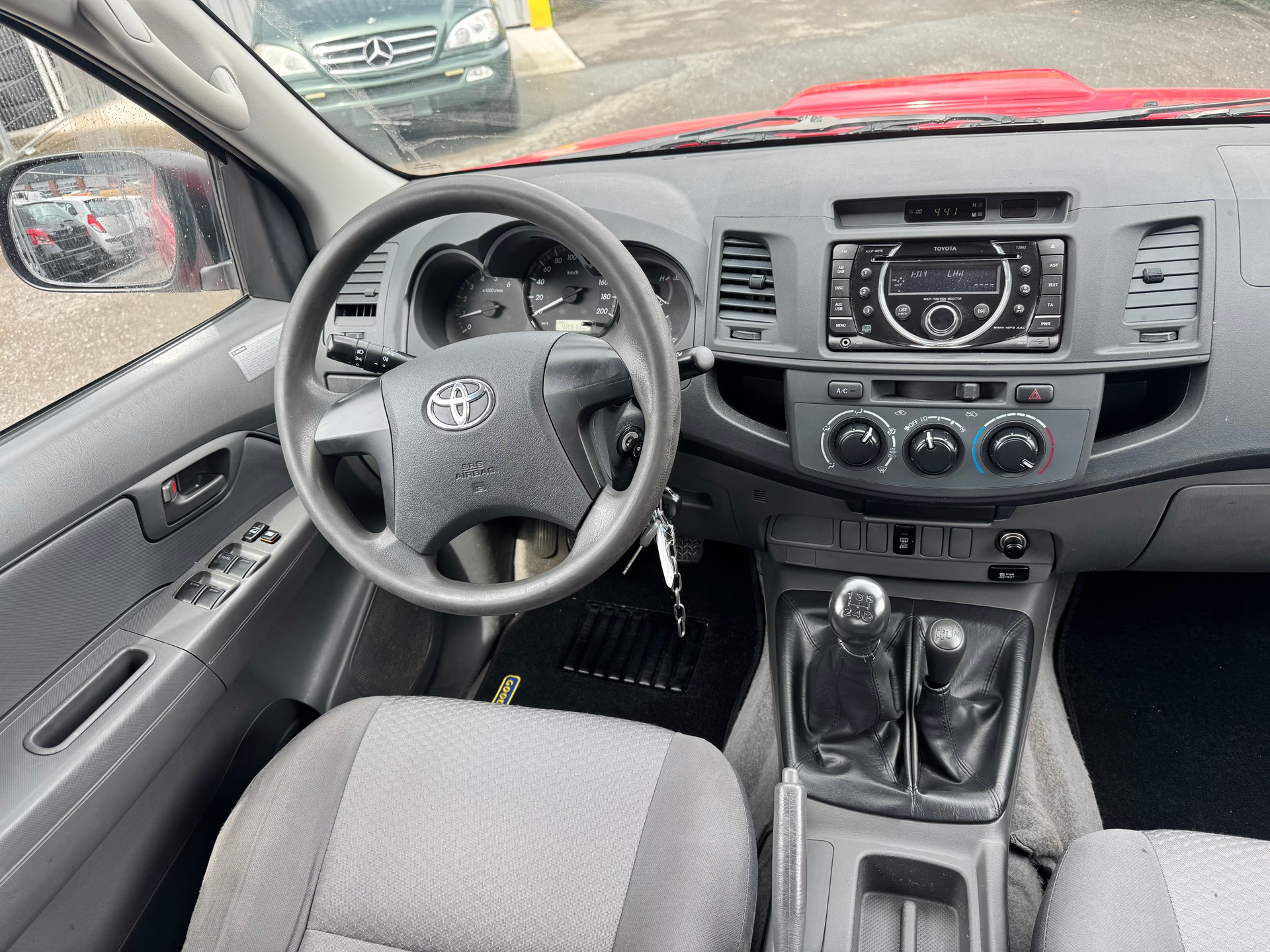 TOYOTA Hilux 2.5D 4WD Double Cab Luna-image-6