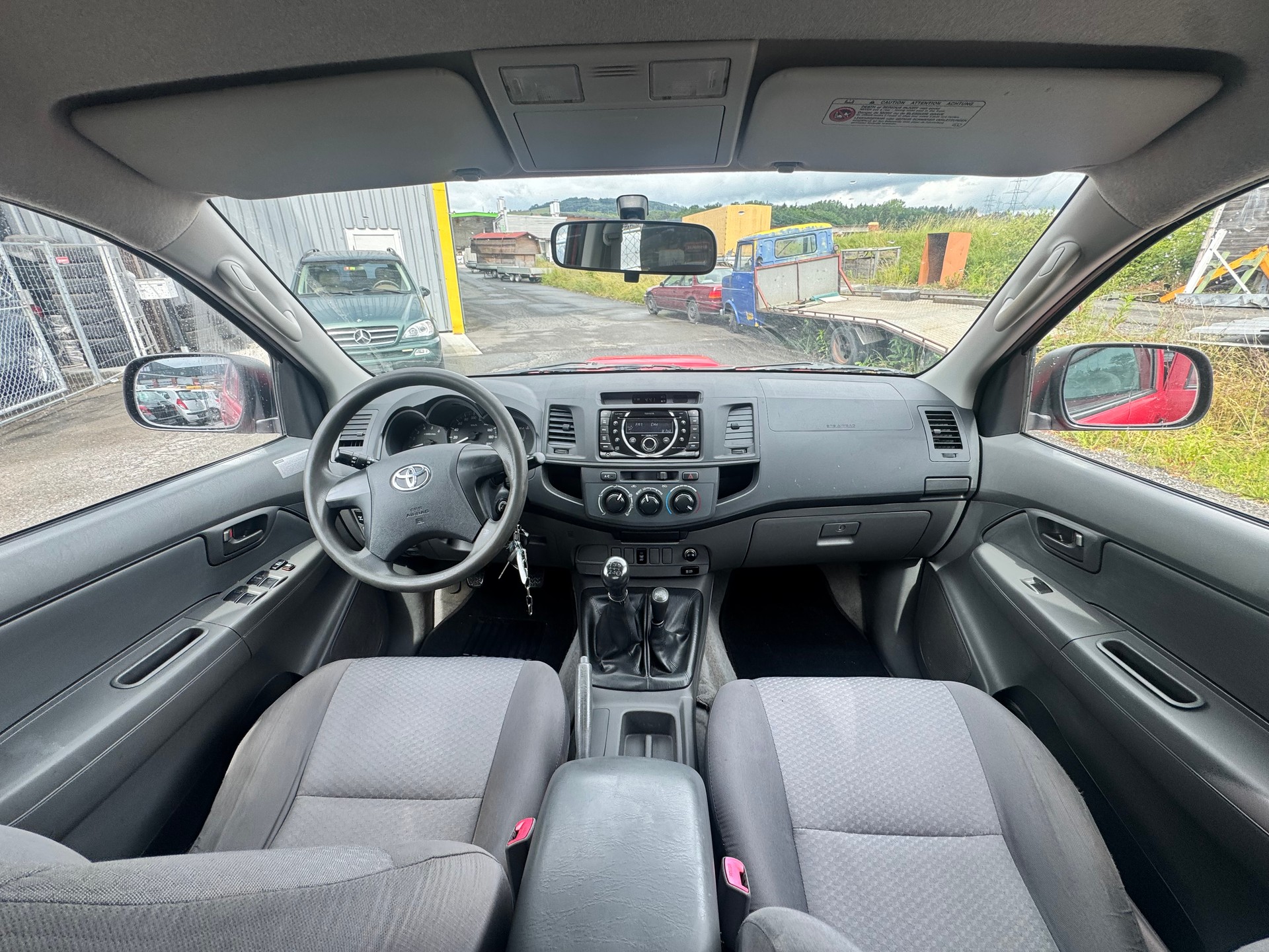 TOYOTA Hilux 2.5D 4WD Double Cab Luna-image-9