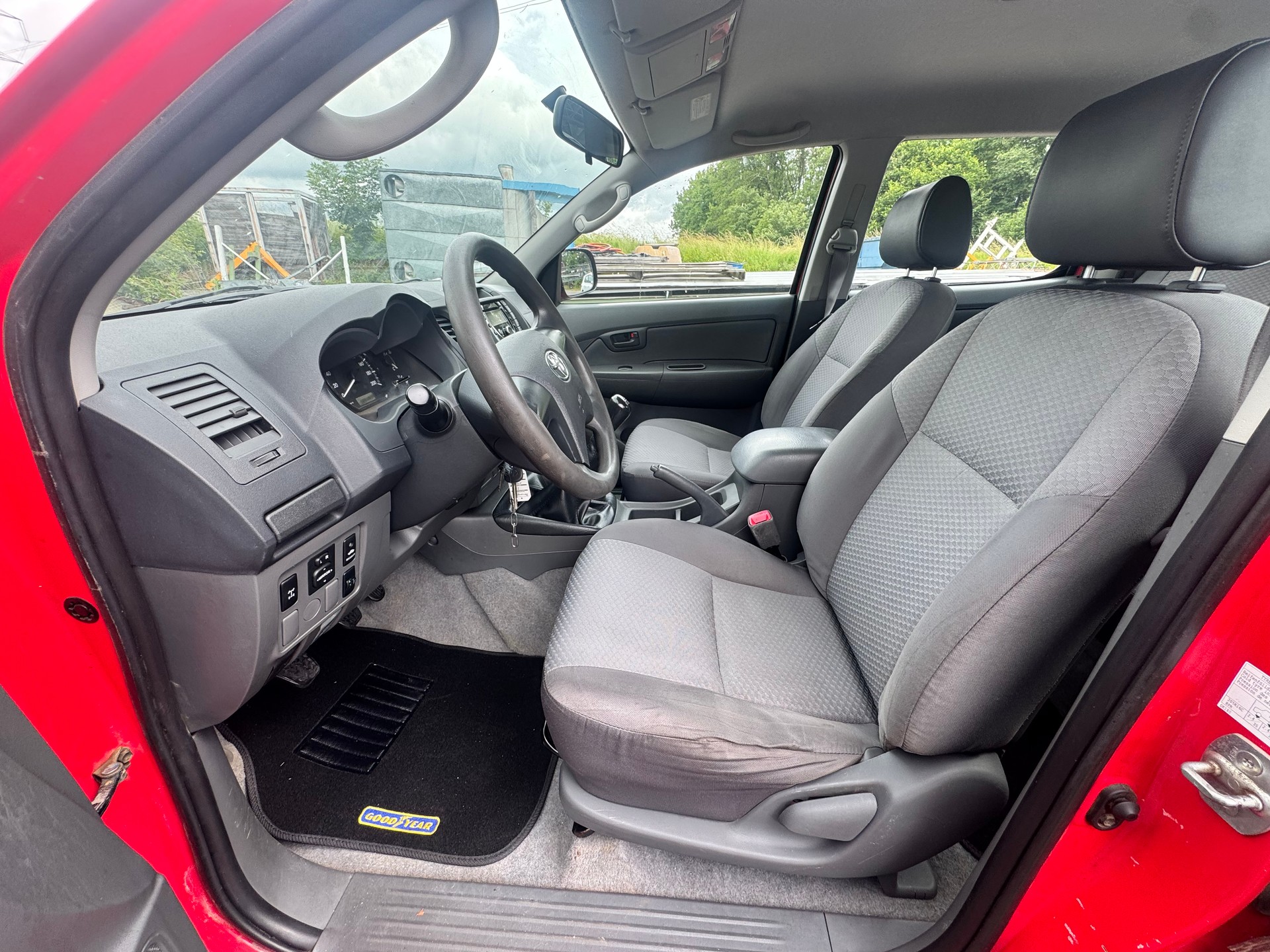 TOYOTA Hilux 2.5D 4WD Double Cab Luna-image-7