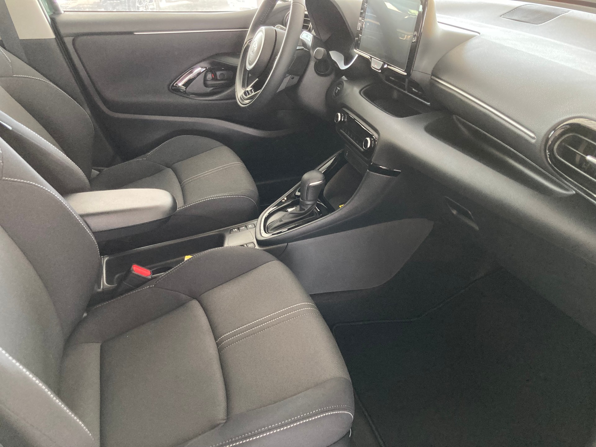 TOYOTA Yaris 1.5 Trend e-CVT-image-13