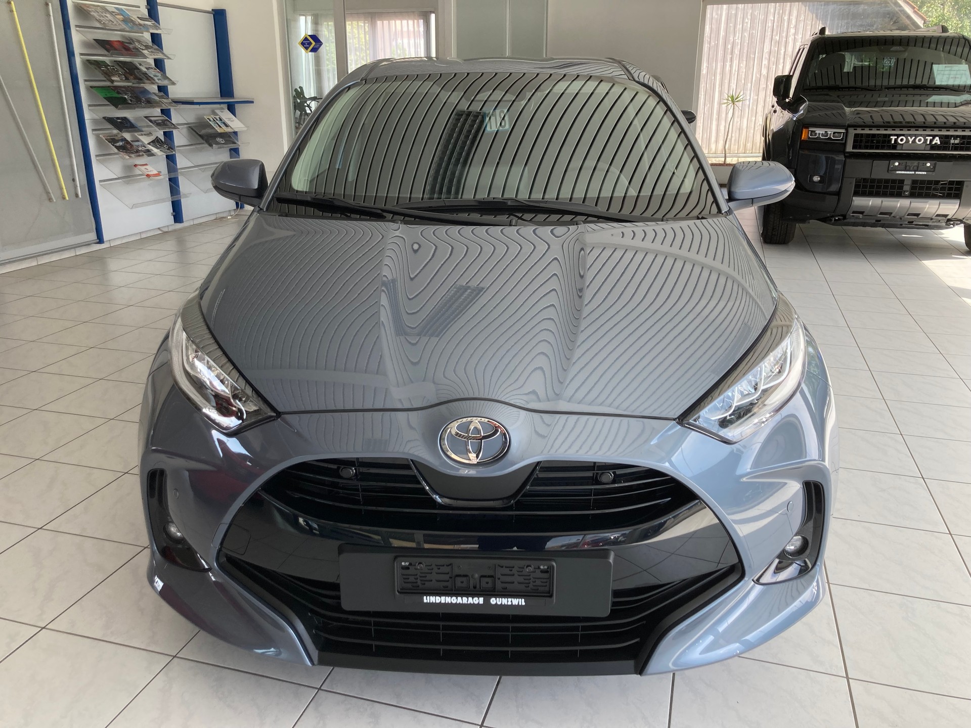 TOYOTA Yaris 1.5 Trend e-CVT-image-1
