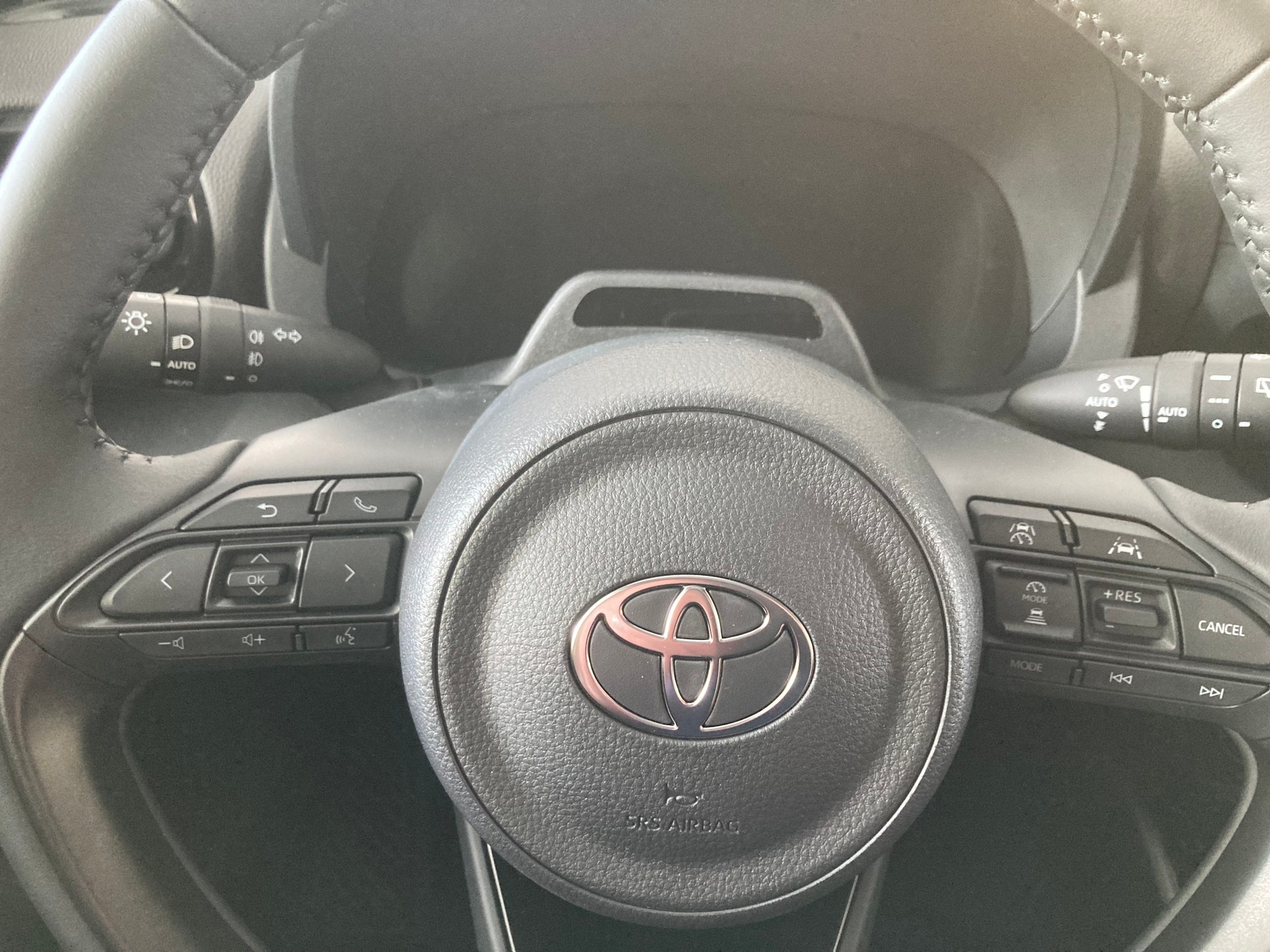 TOYOTA Yaris 1.5 Trend e-CVT-image-8