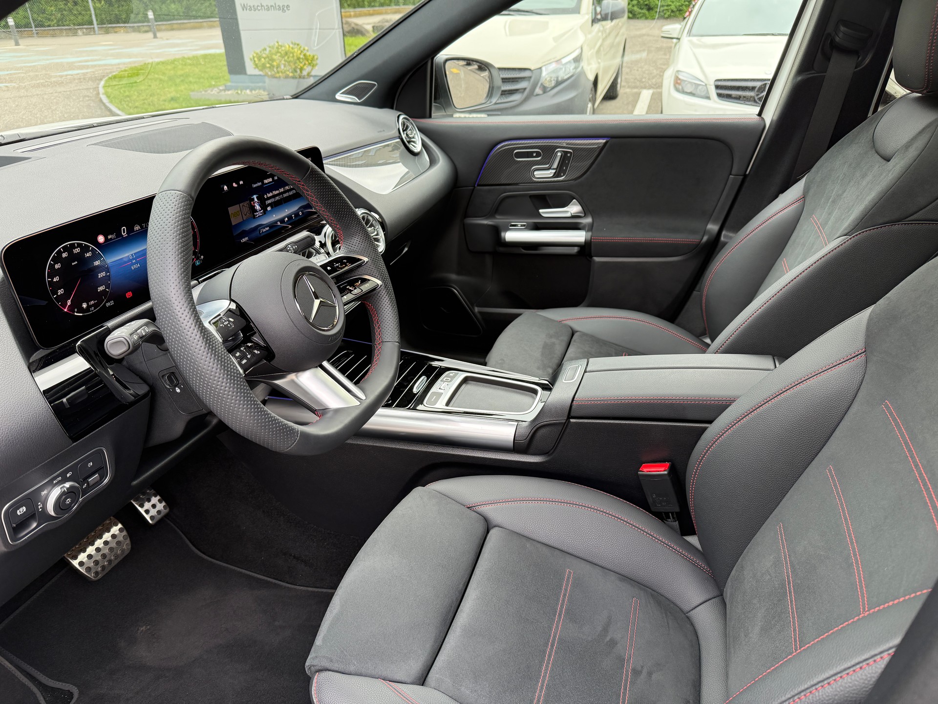 MERCEDES-BENZ GLA 220 d Swiss Star AMG Line 4matic-showroom-element-3