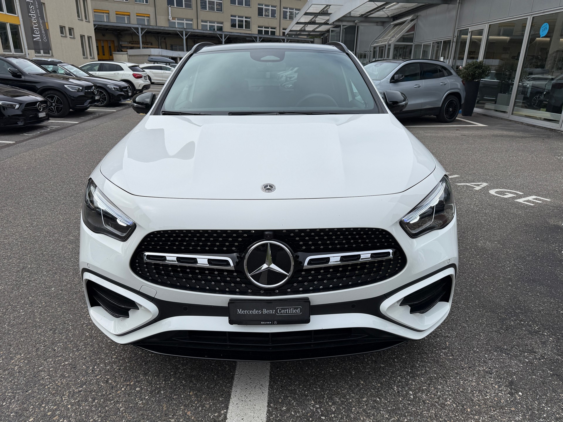 MERCEDES-BENZ GLA 220 d Swiss Star AMG Line 4matic-showroom-element-1