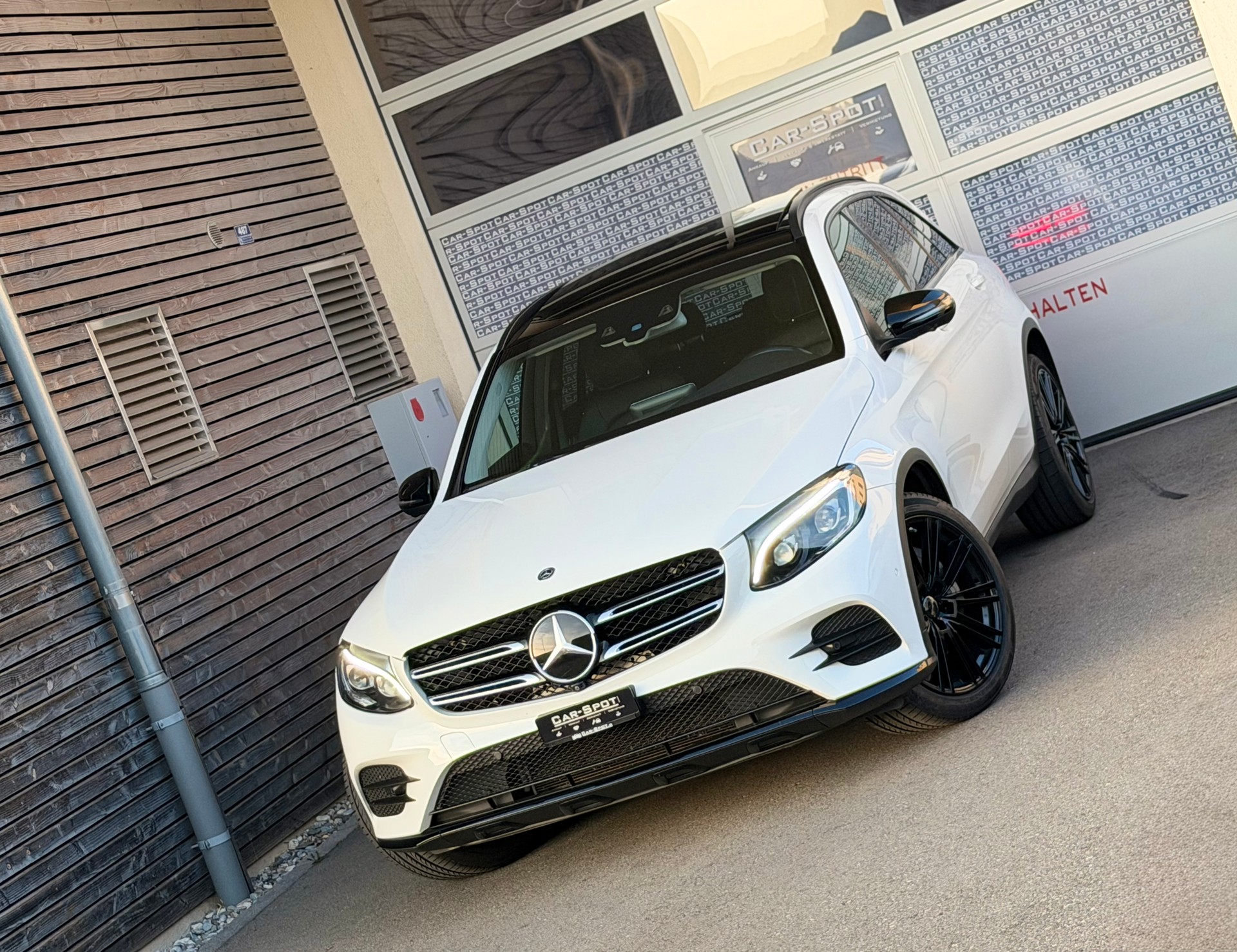 MERCEDES-BENZ GLC 300 4Matic AMG Line 9G-Tronic