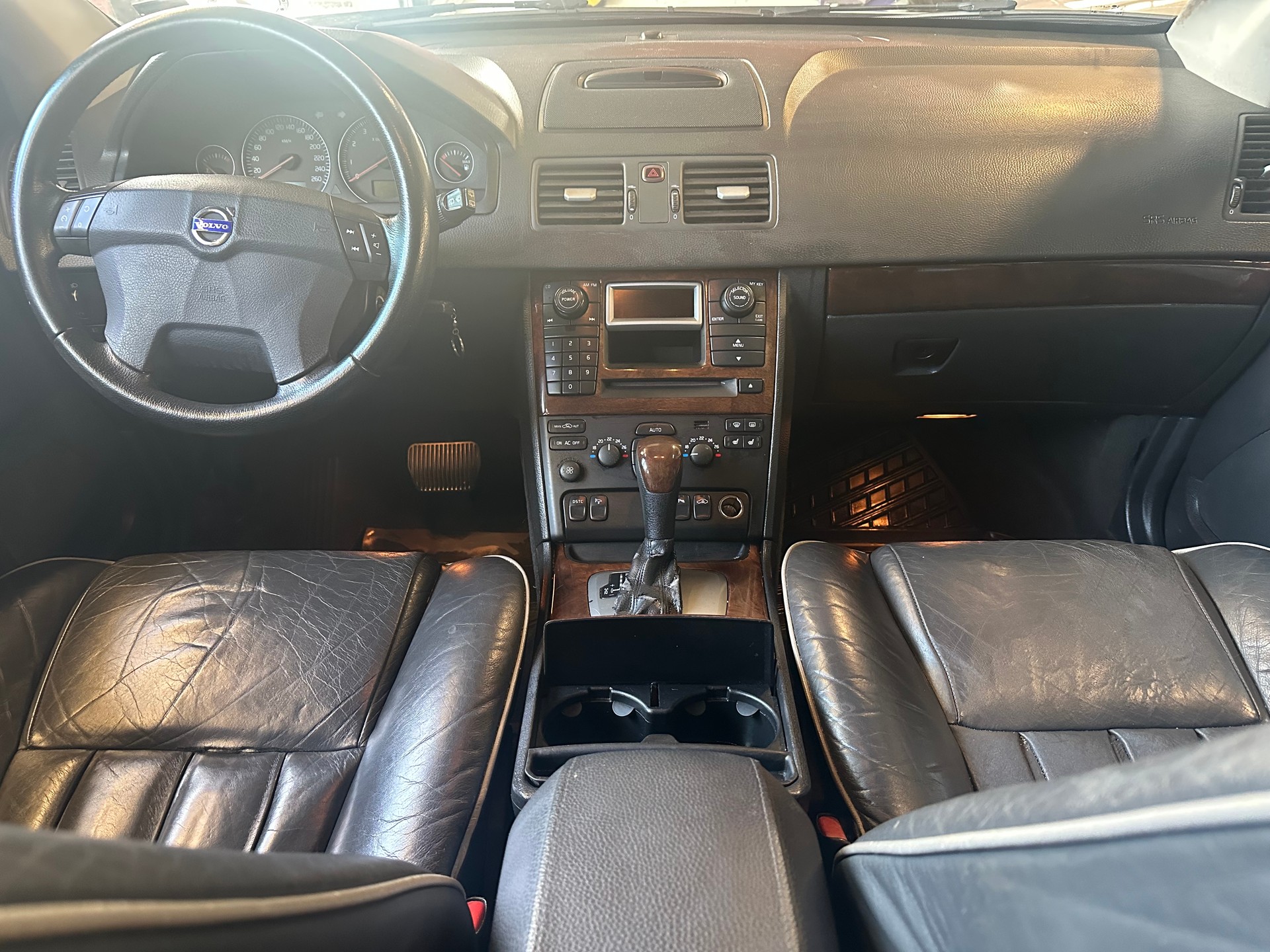 VOLVO XC90 2.5T AWD Executive Geartronic-image-10
