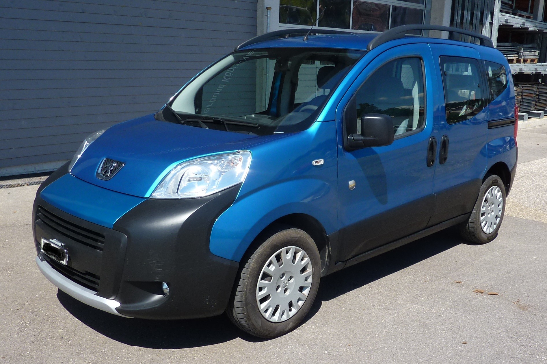PEUGEOT Outdoor-image-1