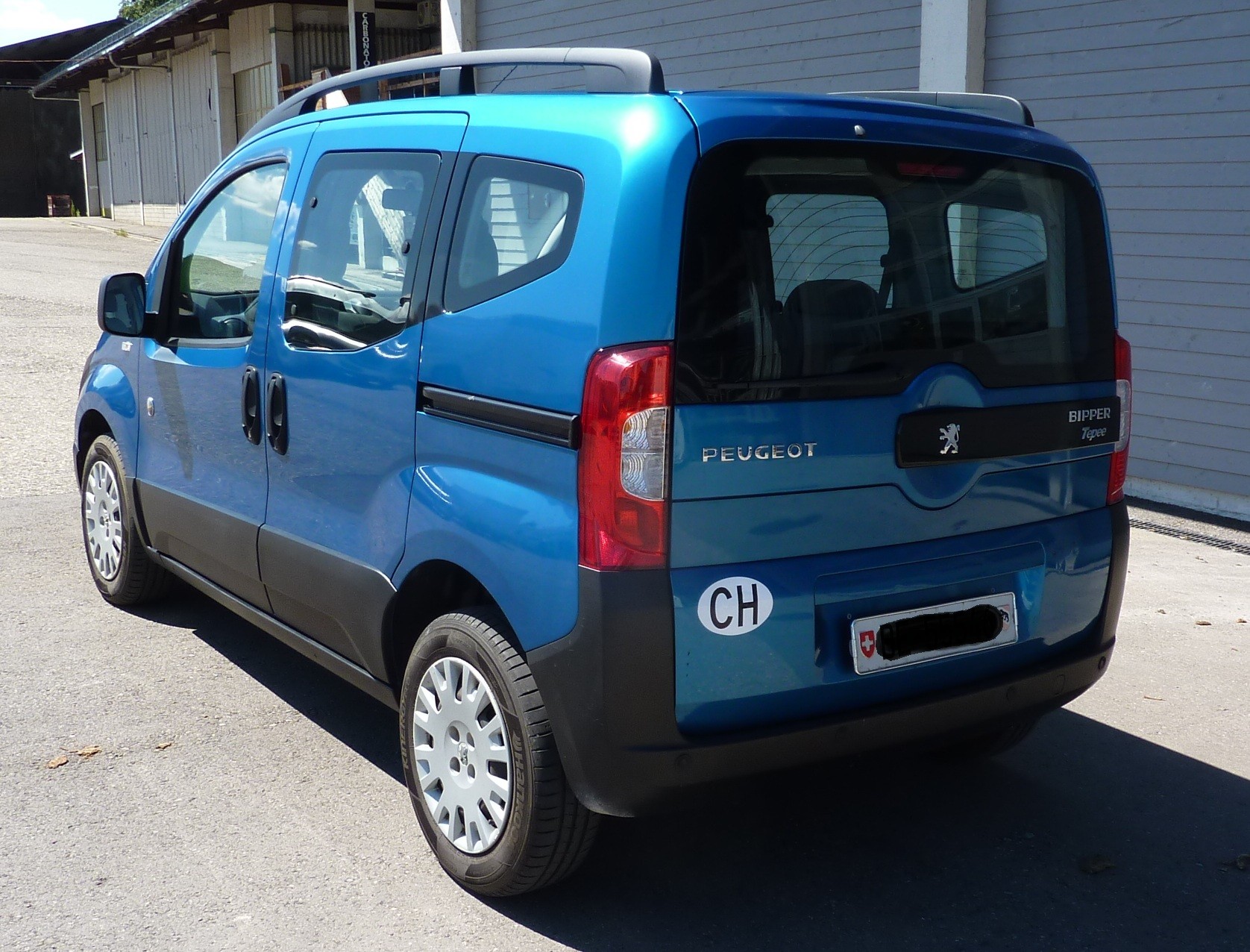 PEUGEOT Outdoor-image-2