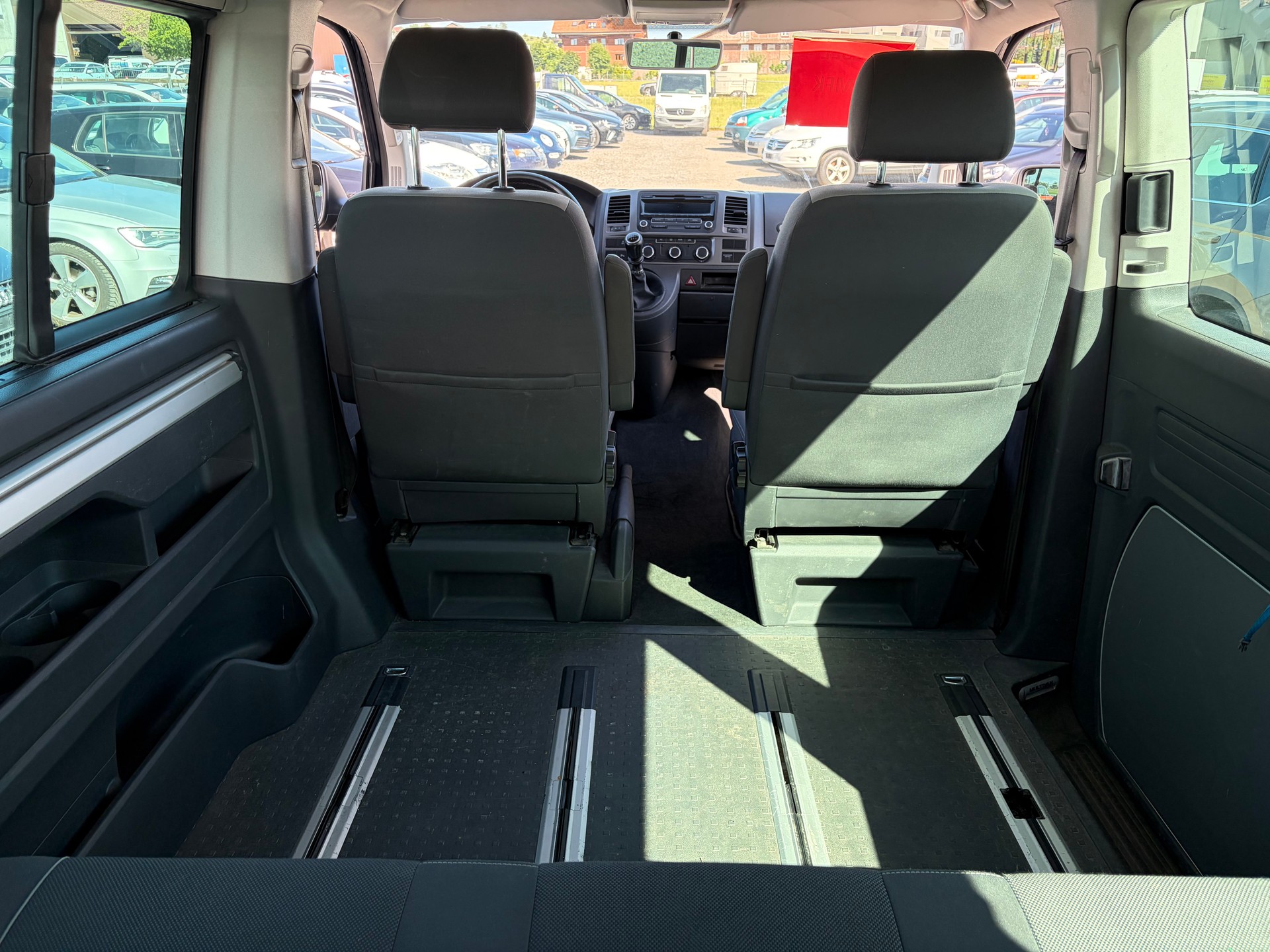 VW T5 Multivan 2.0 TDI CR Startline 4Motion-image-13