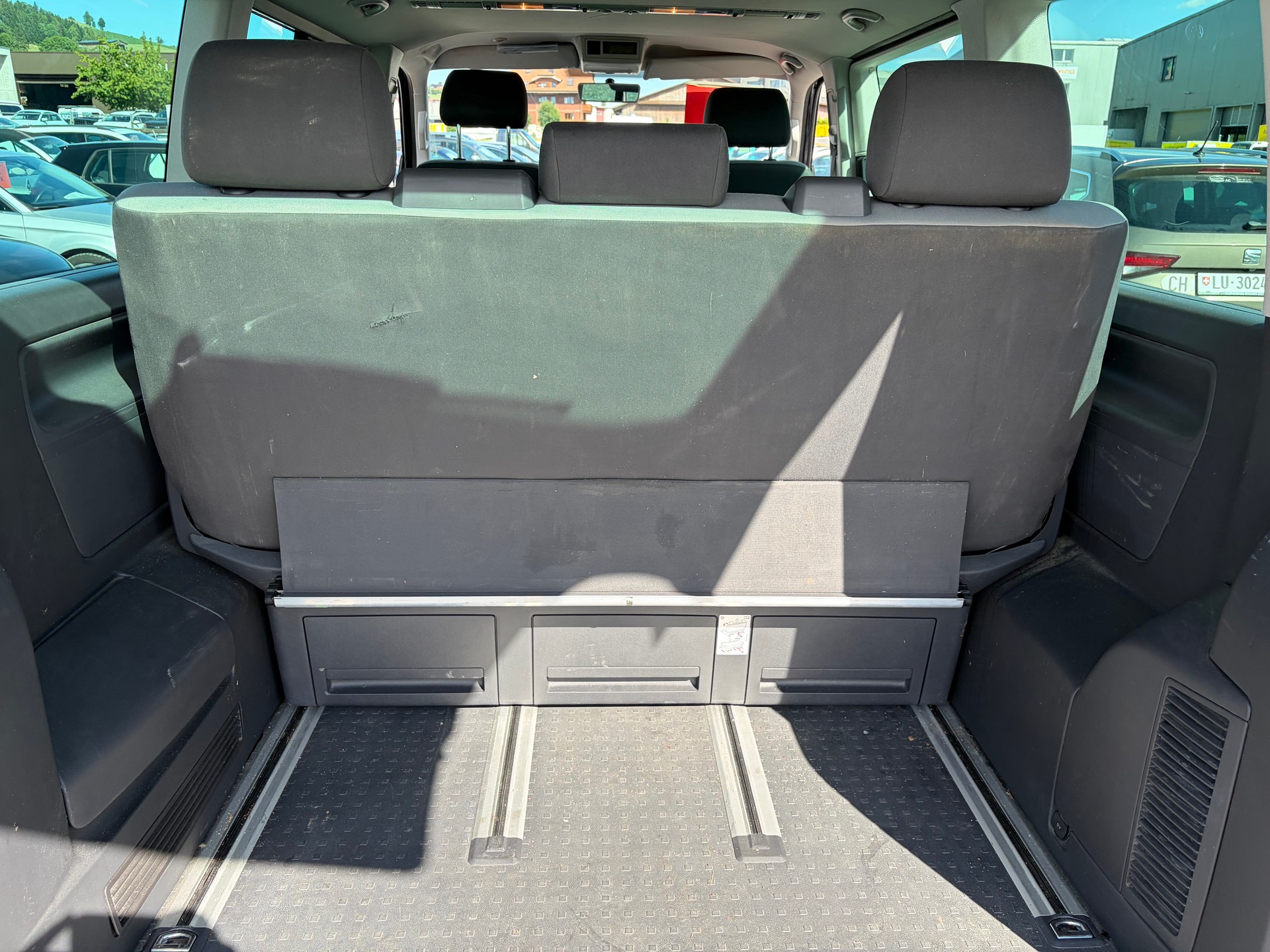 VW T5 Multivan 2.0 TDI CR Startline 4Motion-image-12