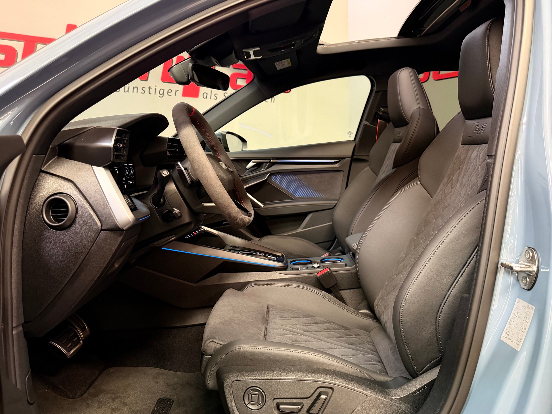 AUDI RS3 Sportback 2.5 TSI quattro S-tronic-image-13