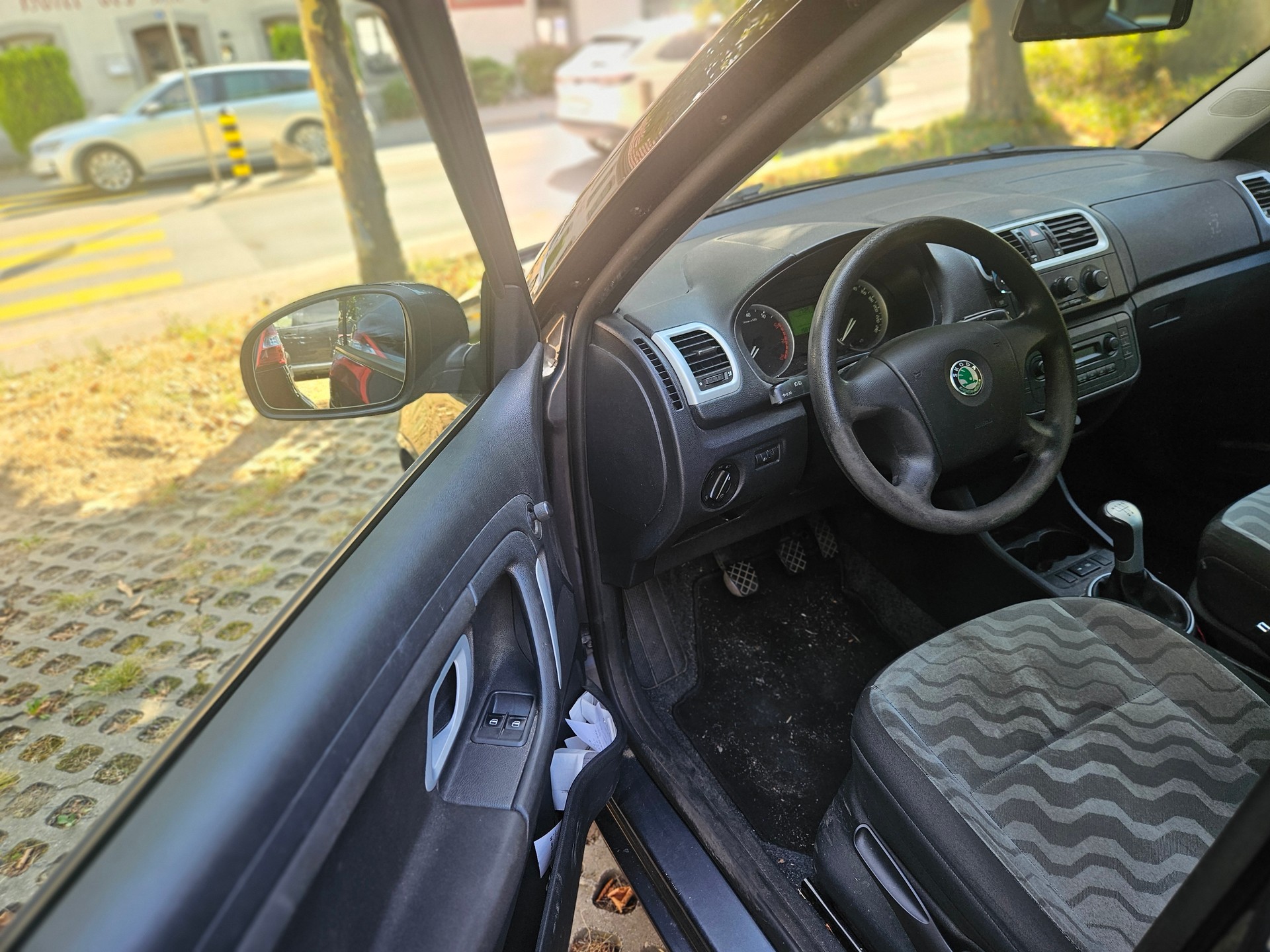 SKODA Fabia 1.2 Entry-image-6