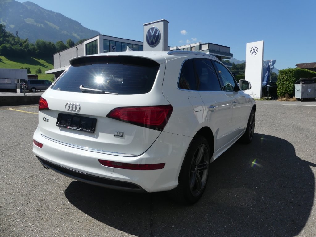 AUDI Q5 2.0 TDI quattro S-tronic-showroom-element-3